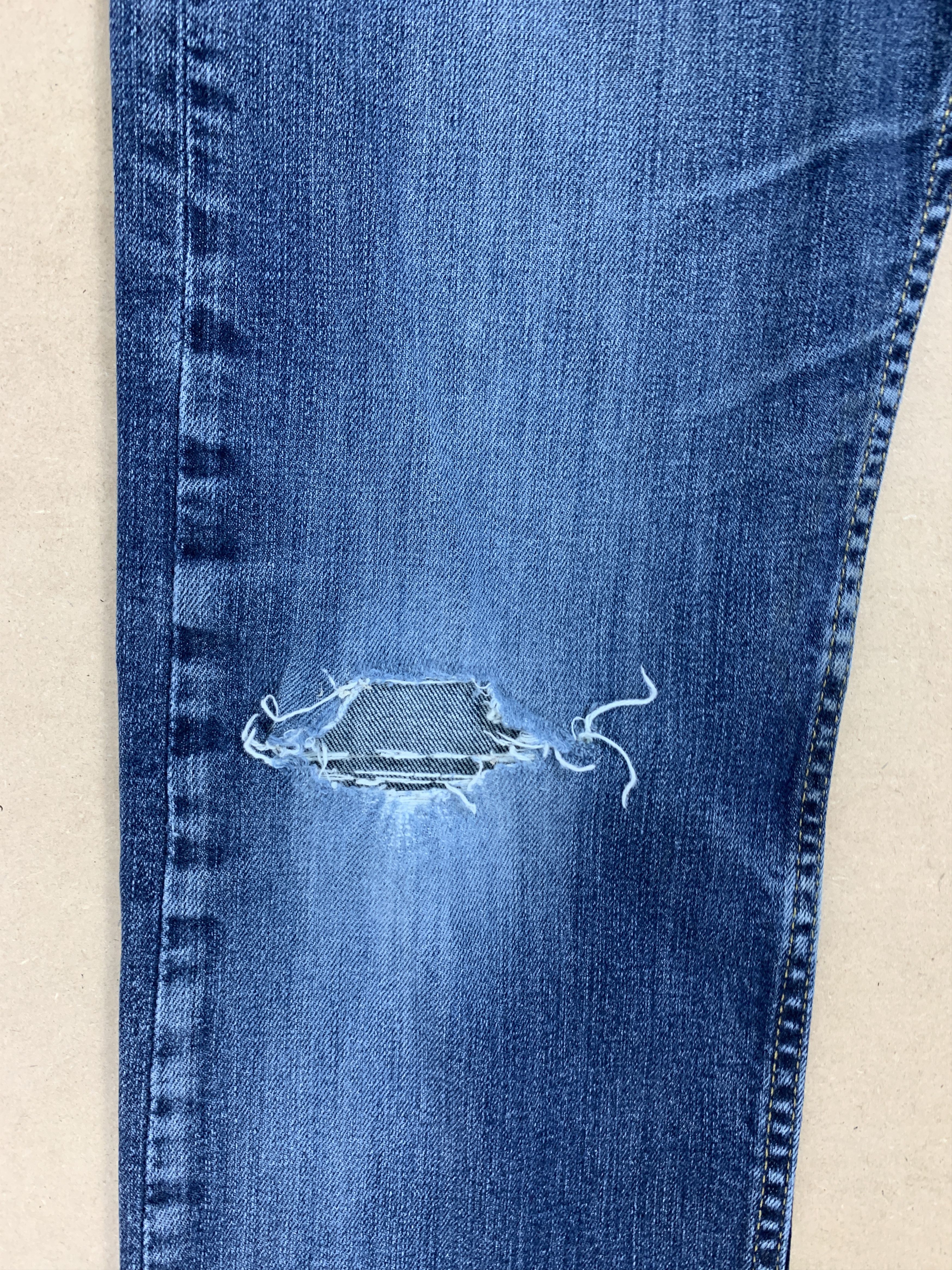 Levi's × Vintage Vintage Levi's 513 Straight Cut Faded Medium Wash Blue Jeans Size US 30 / EU 46 - 6 Thumbnail