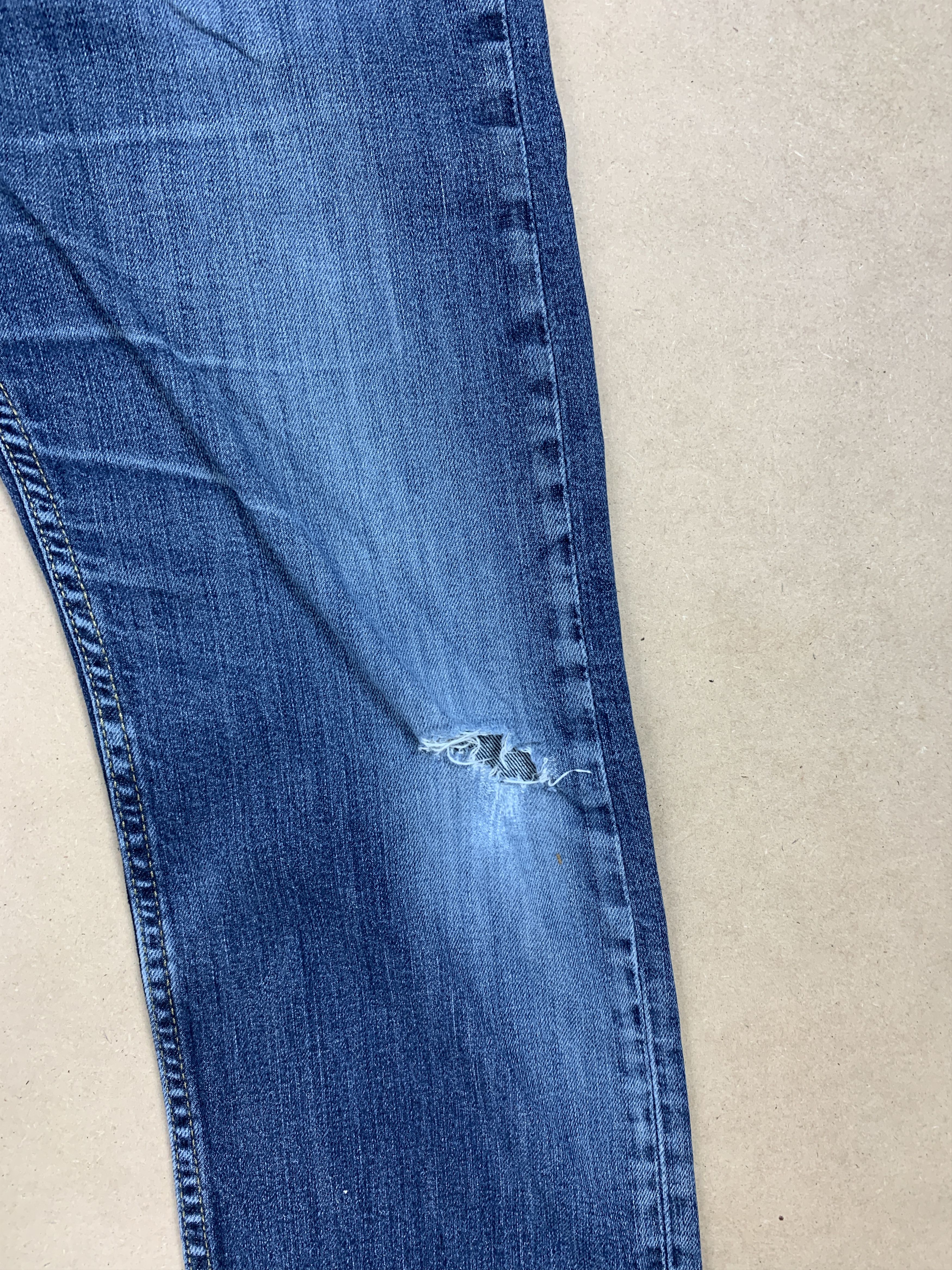 Levi's × Vintage Vintage Levi's 513 Straight Cut Faded Medium Wash Blue Jeans Size US 30 / EU 46 - 5 Thumbnail