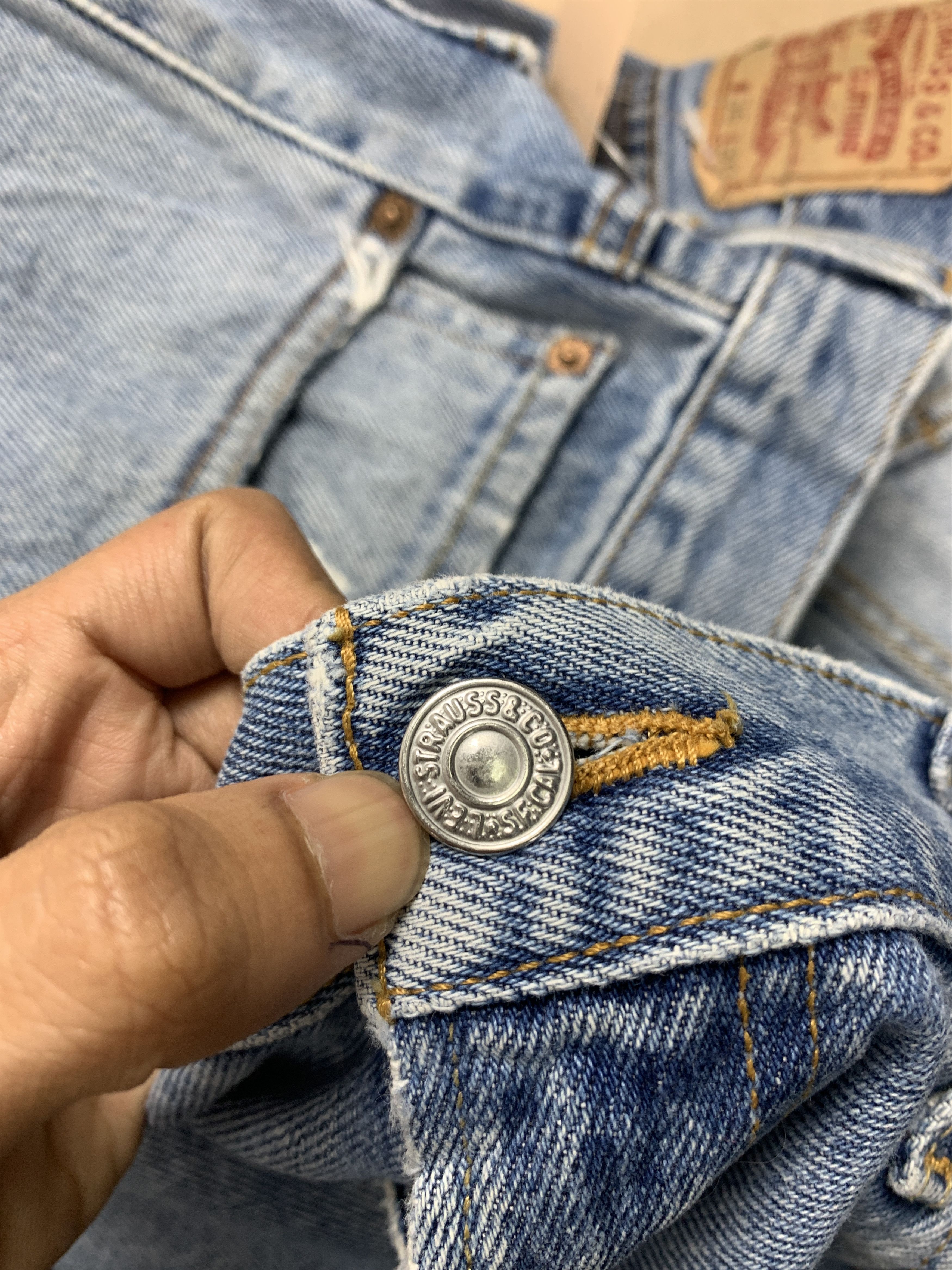 Levi's Vintage LEVI'S 550 Straight Cut Mid Wash Faded Distressed Size US 34 / EU 50 - 17 Thumbnail