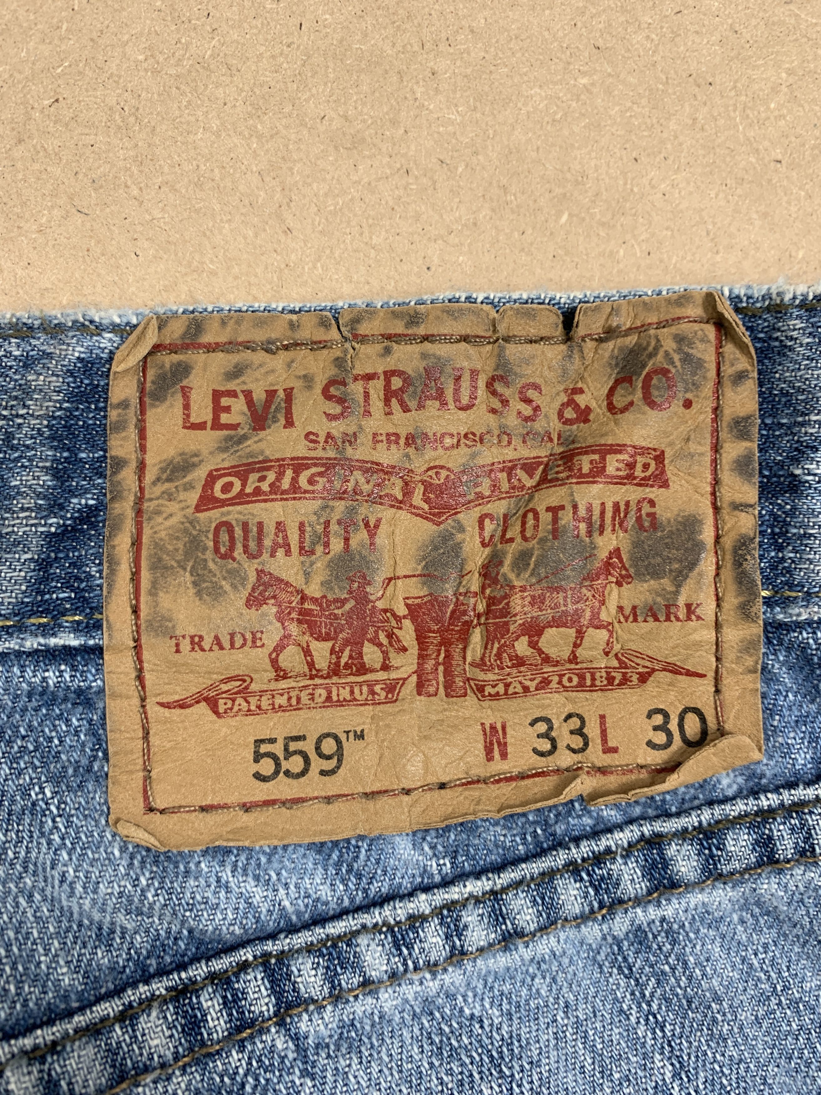 Levi's Vintage Levis 559 Distressed Straight Cut Mid Wash Jeans Size US 34 / EU 50 - 8 Thumbnail