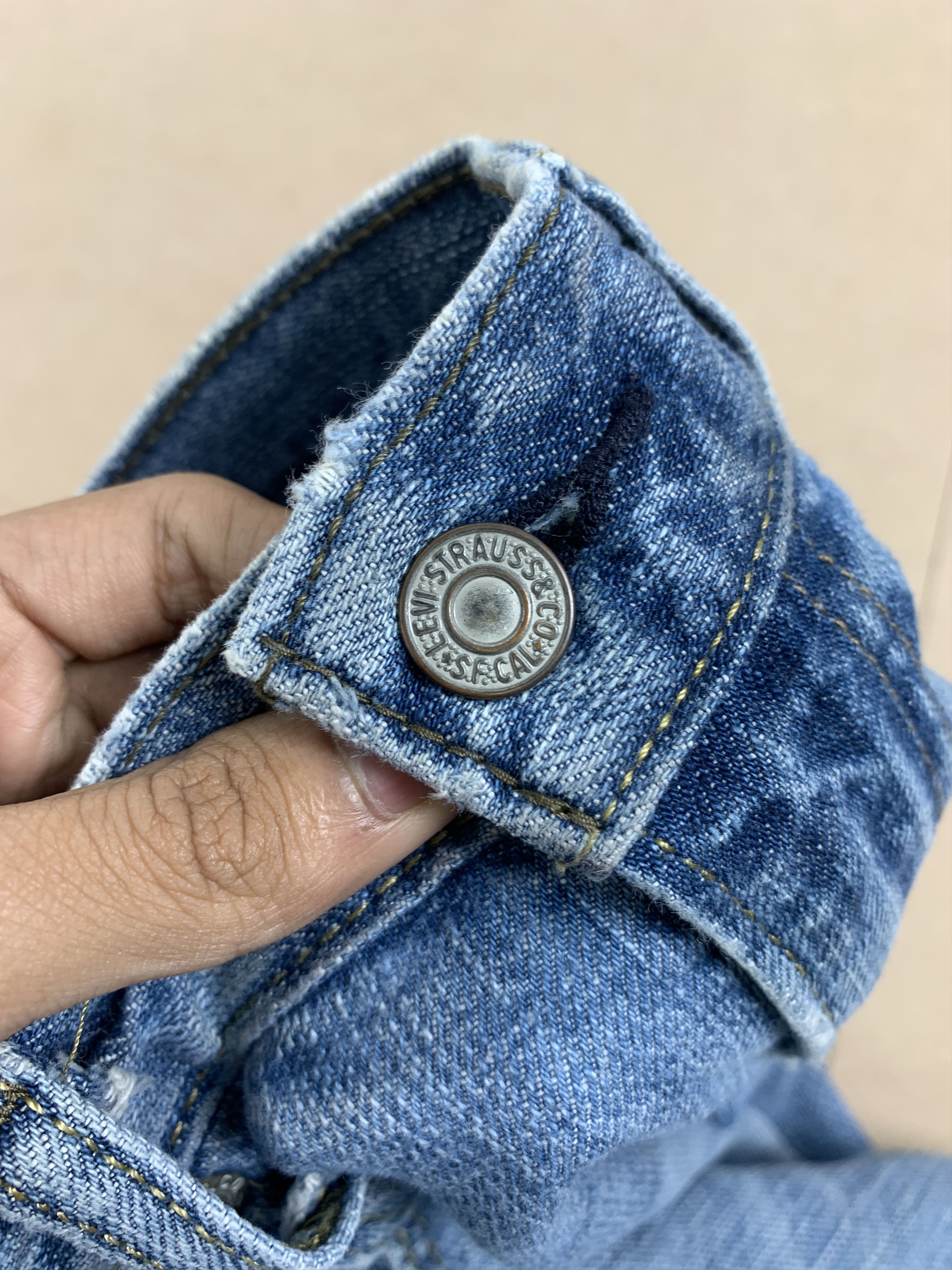 Levi's Vintage Levis 559 Distressed Straight Cut Mid Wash Jeans Size US 34 / EU 50 - 16 Thumbnail