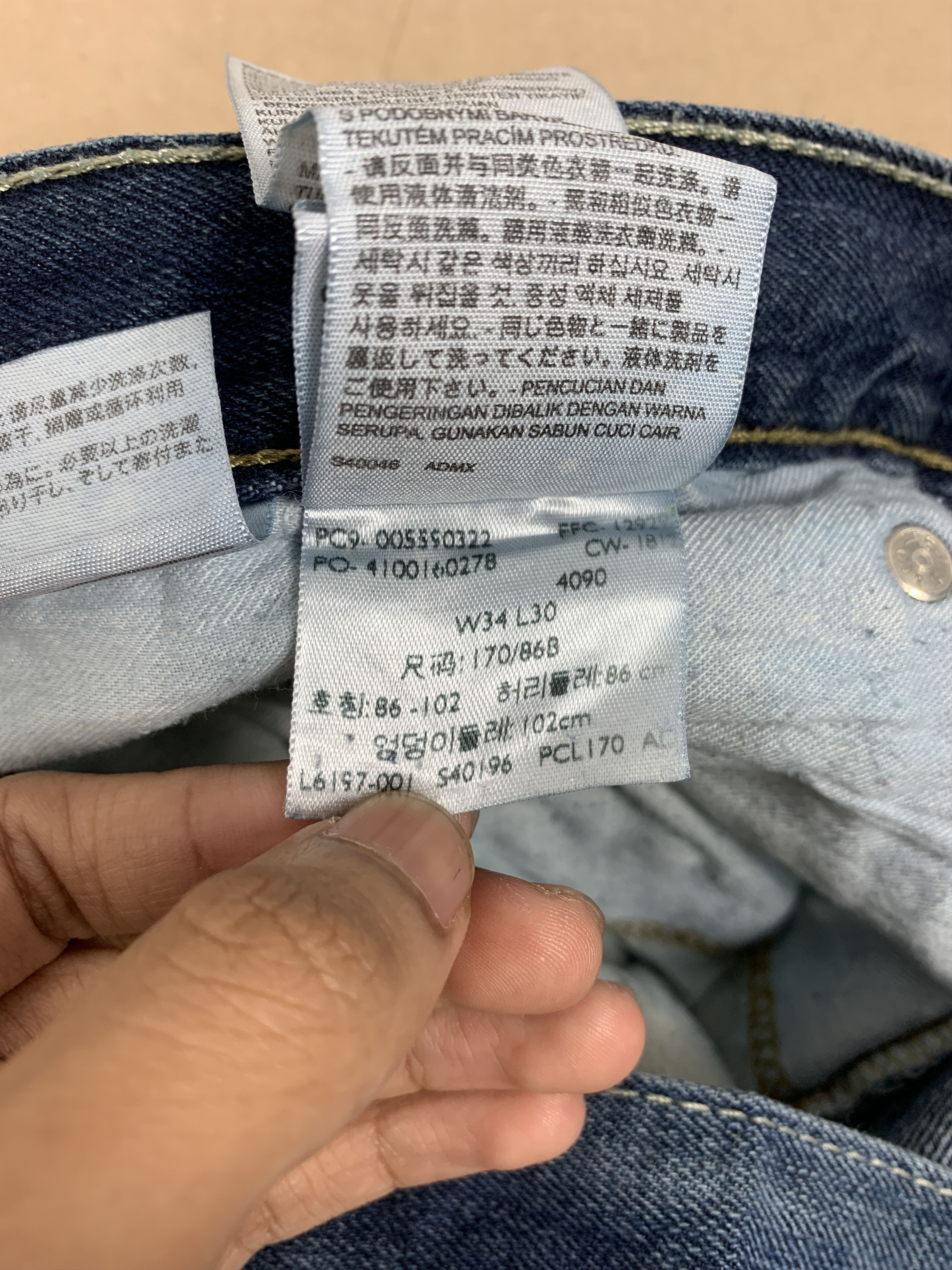 Levi's Vintage Levis 550 Faded Painter Jeans Size US 34 / EU 50 - 14 Thumbnail