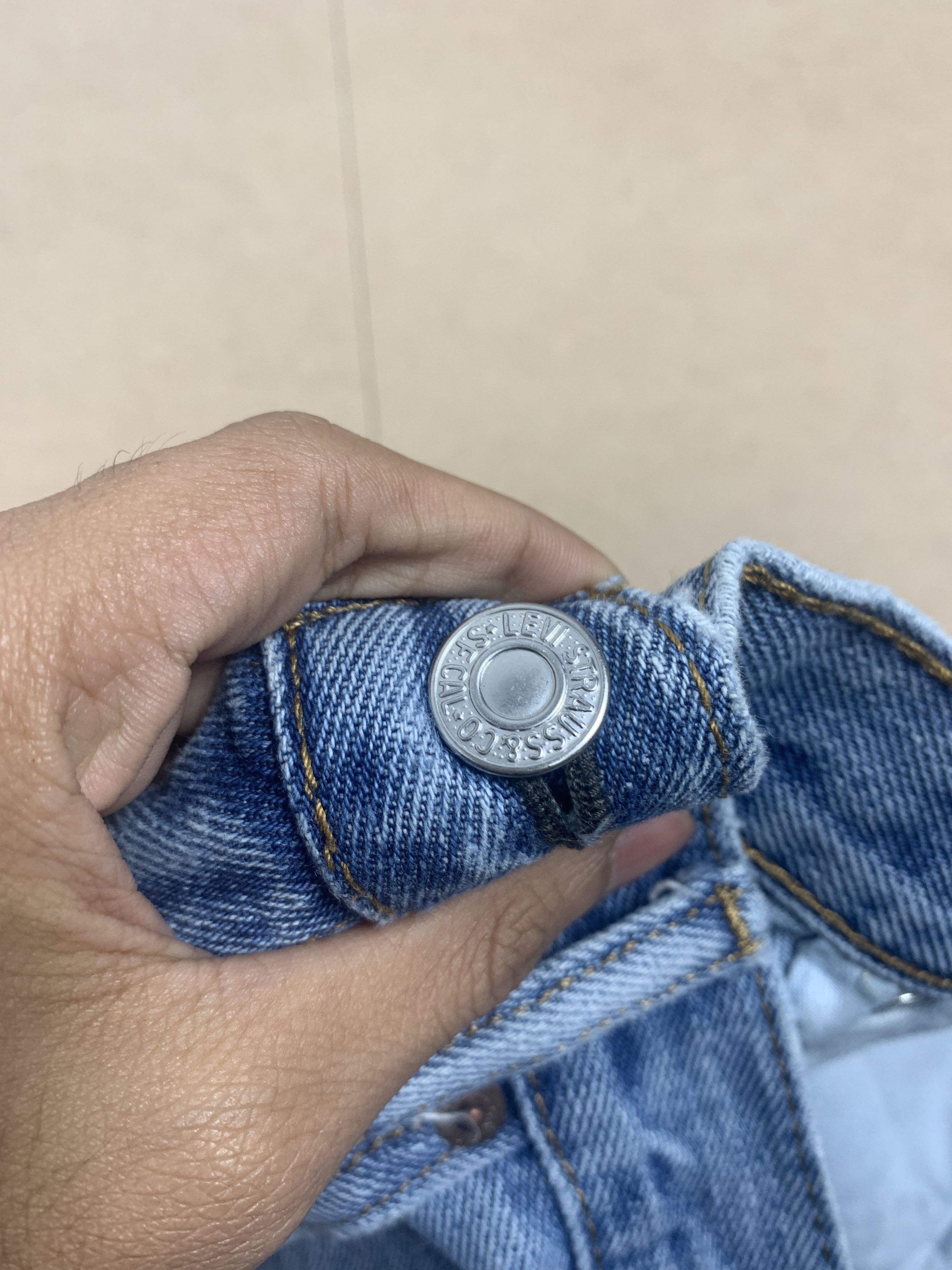 Levi's Vintage Levis 550 Loose Straight Light Wash Jeans Size US 39 - 13 Thumbnail