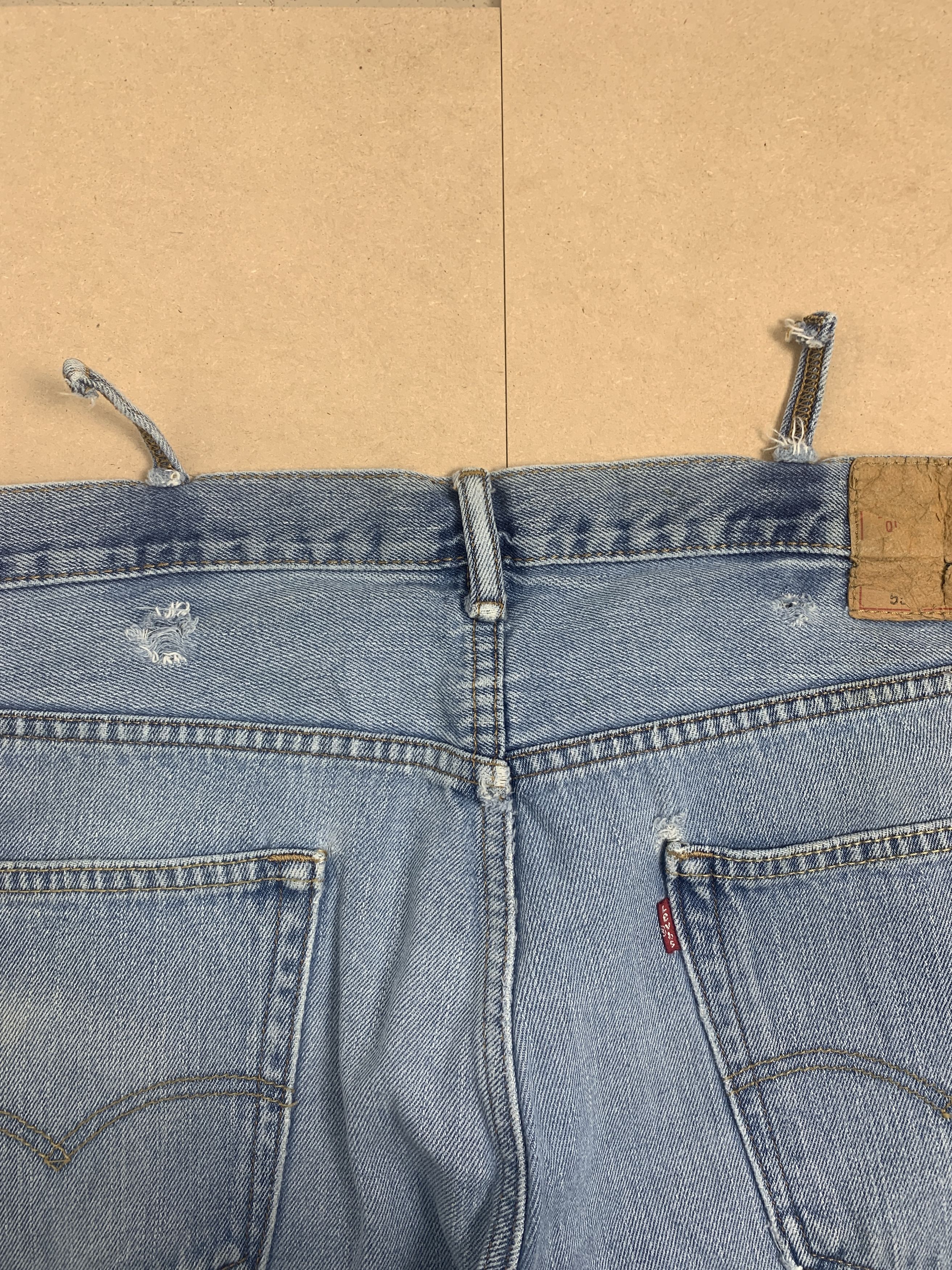 Levi's Vintage Levis 550 Loose Straight Light Wash Jeans Size US 39 - 9 Thumbnail