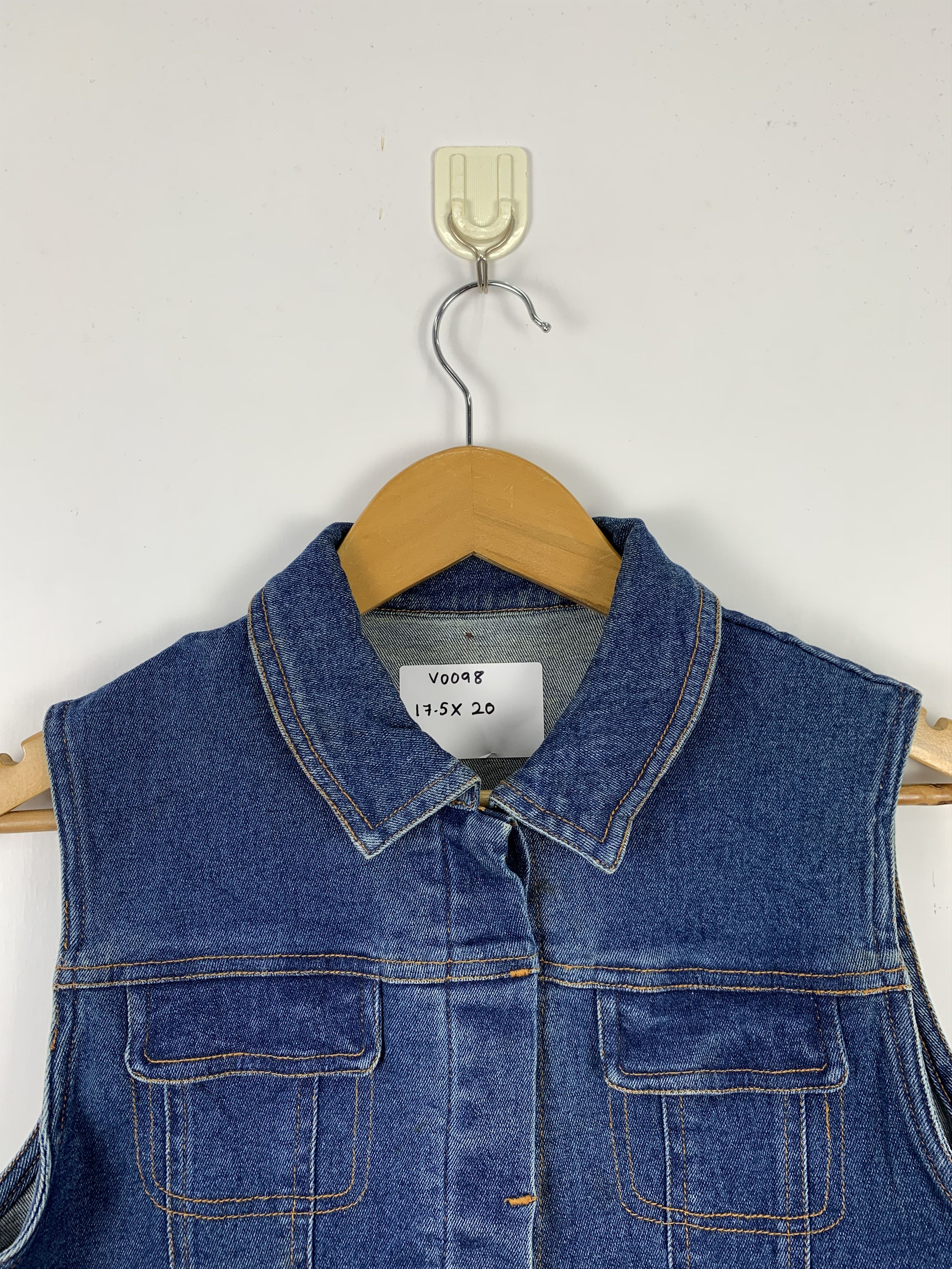 Japanese Brand Vintage DENIM Button Jeans Vests V0098 Size US S / EU 44-46 / 1 - 2 Thumbnail