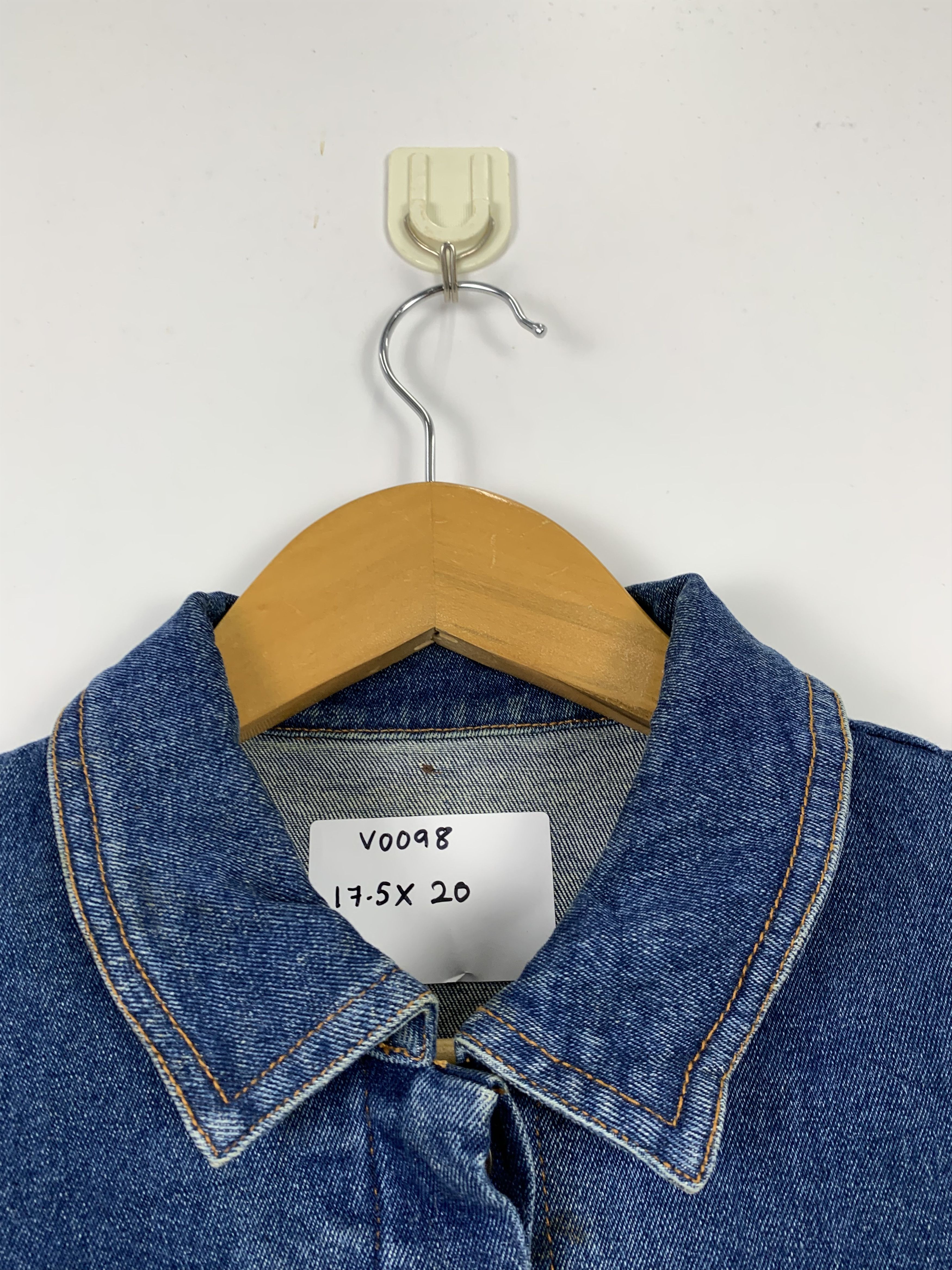 Japanese Brand Vintage DENIM Button Jeans Vests V0098 Size US S / EU 44-46 / 1 - 5 Thumbnail