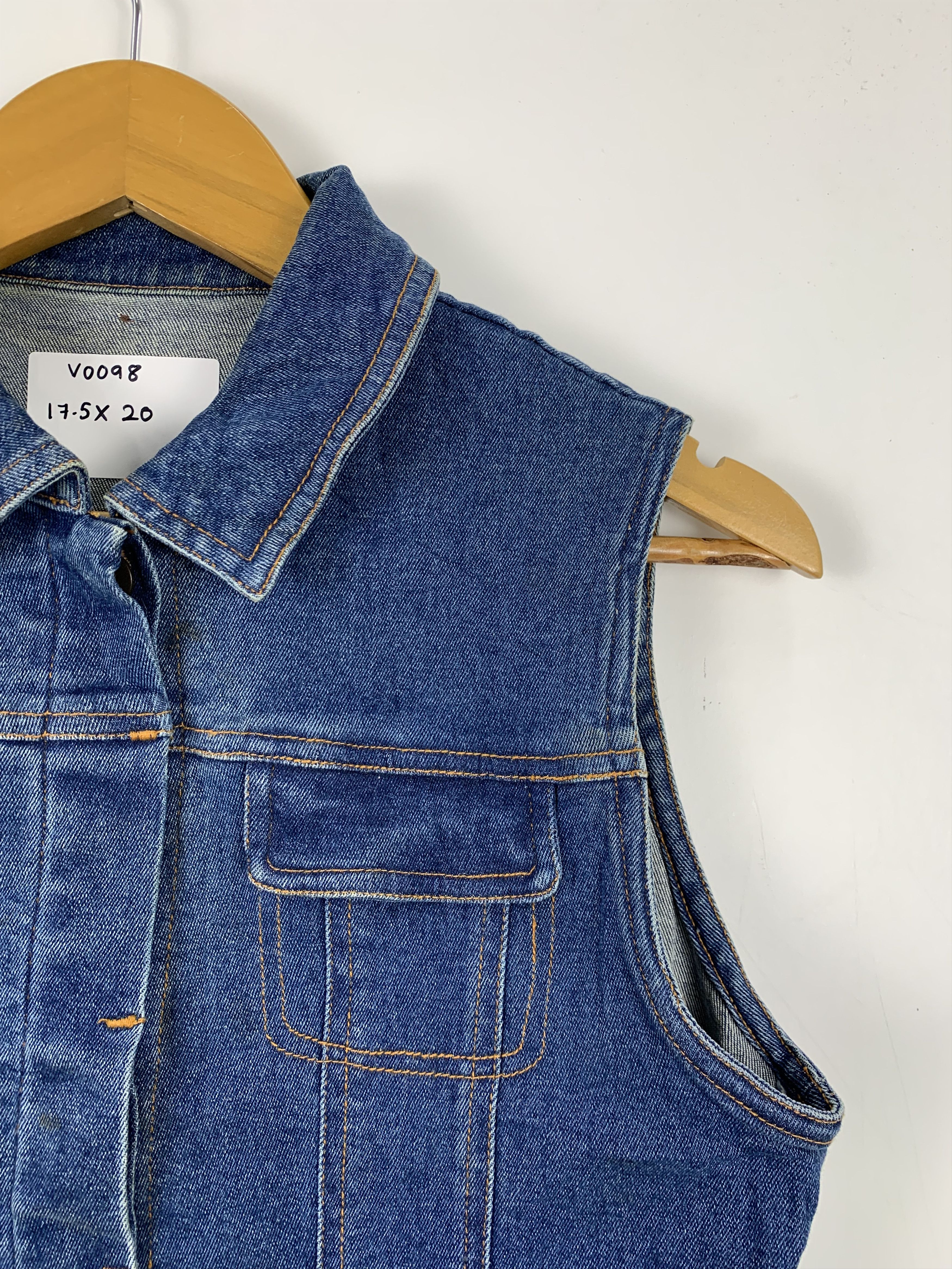 Japanese Brand Vintage DENIM Button Jeans Vests V0098 Size US S / EU 44-46 / 1 - 4 Thumbnail