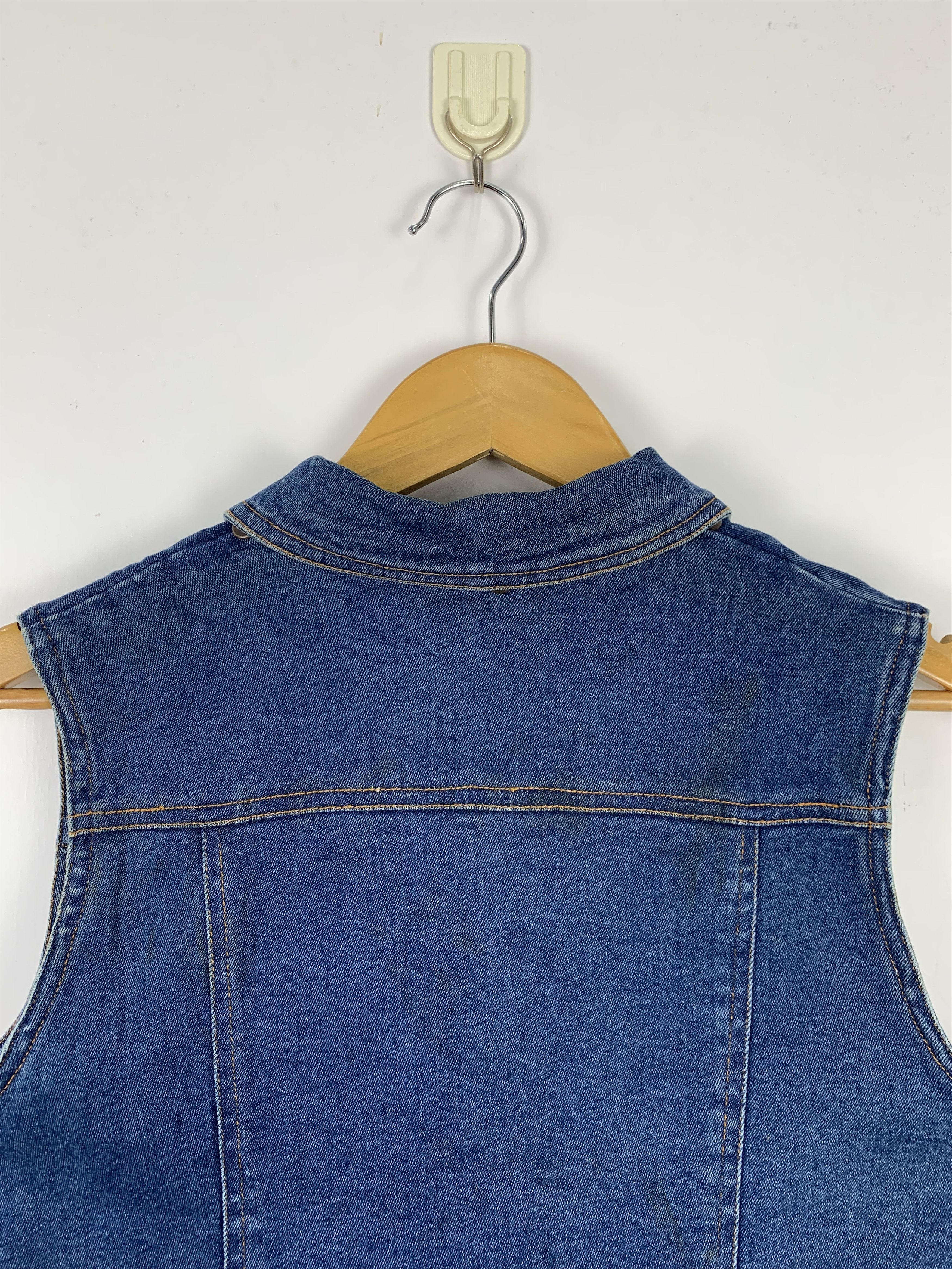 Japanese Brand Vintage DENIM Button Jeans Vests V0098 Size US S / EU 44-46 / 1 - 7 Thumbnail
