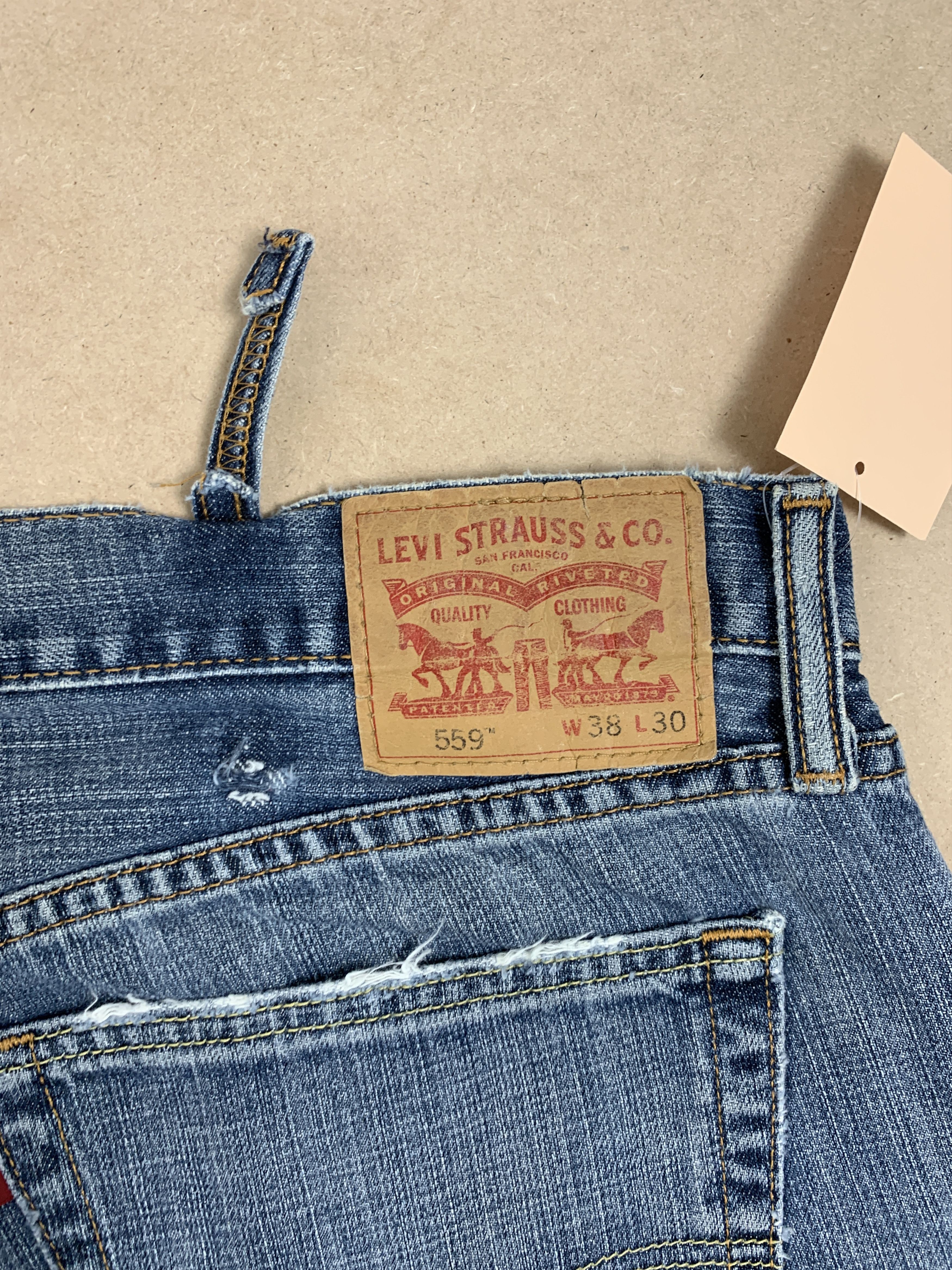 Levi's × Vintage Vintage Levis 559 Straight Cut Faded Mid Wash Jeans Size US 39 - 7 Thumbnail