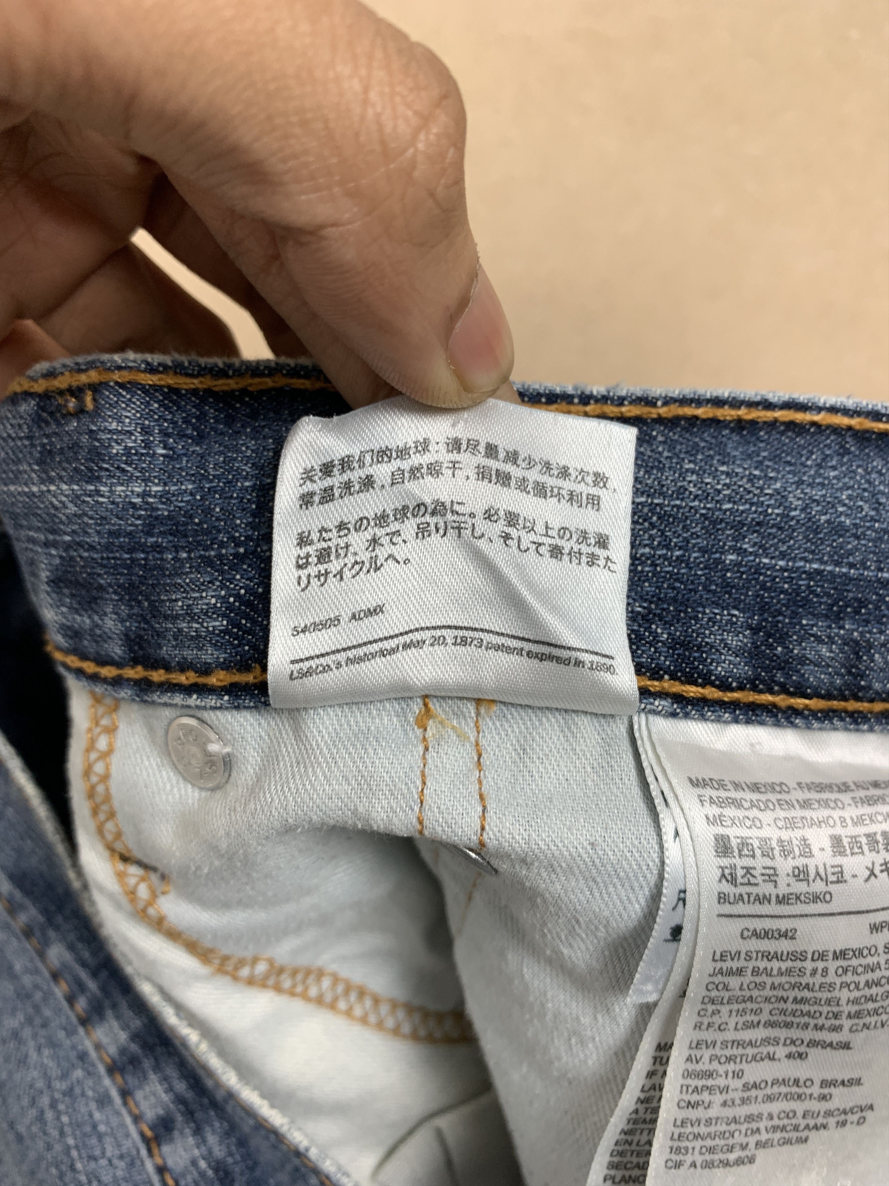 Levi's × Vintage Vintage Levis 559 Straight Cut Faded Mid Wash Jeans Size US 39 - 12 Thumbnail