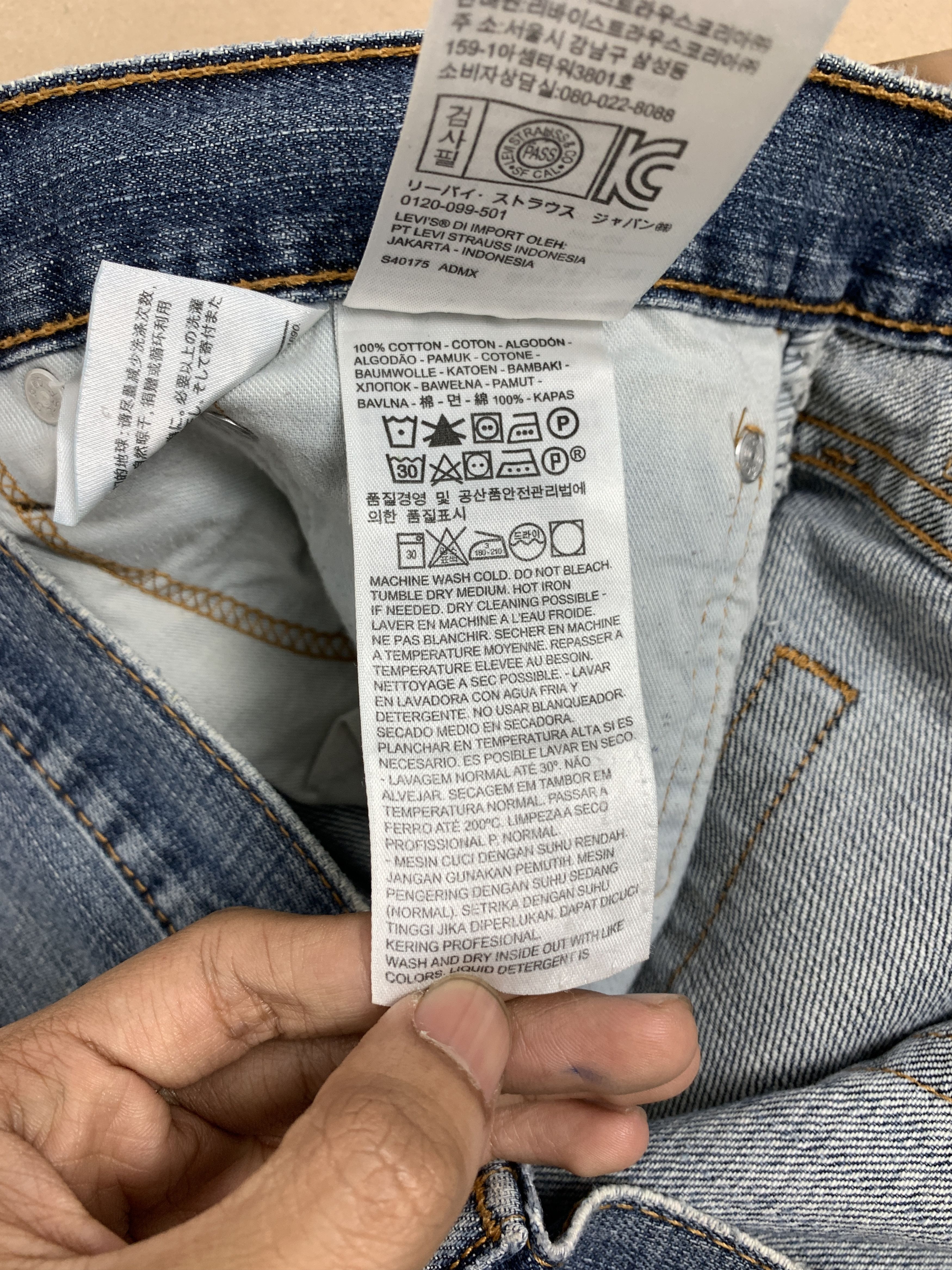 Levi's × Vintage Vintage Levis 559 Straight Cut Faded Mid Wash Jeans Size US 39 - 15 Thumbnail