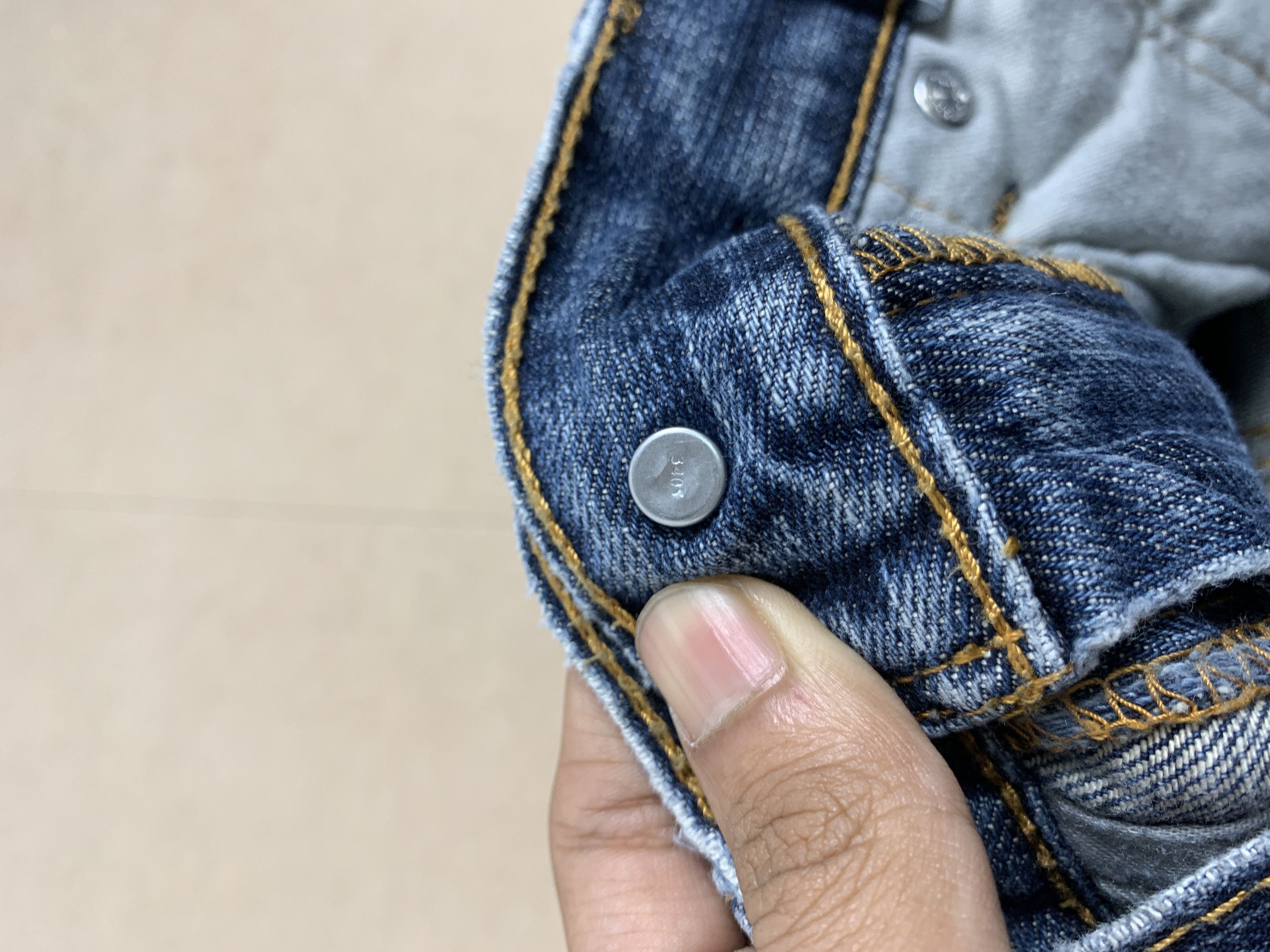 Levi's × Vintage Vintage Levis 559 Straight Cut Faded Blue Jeans Size US 33 - 18 Thumbnail