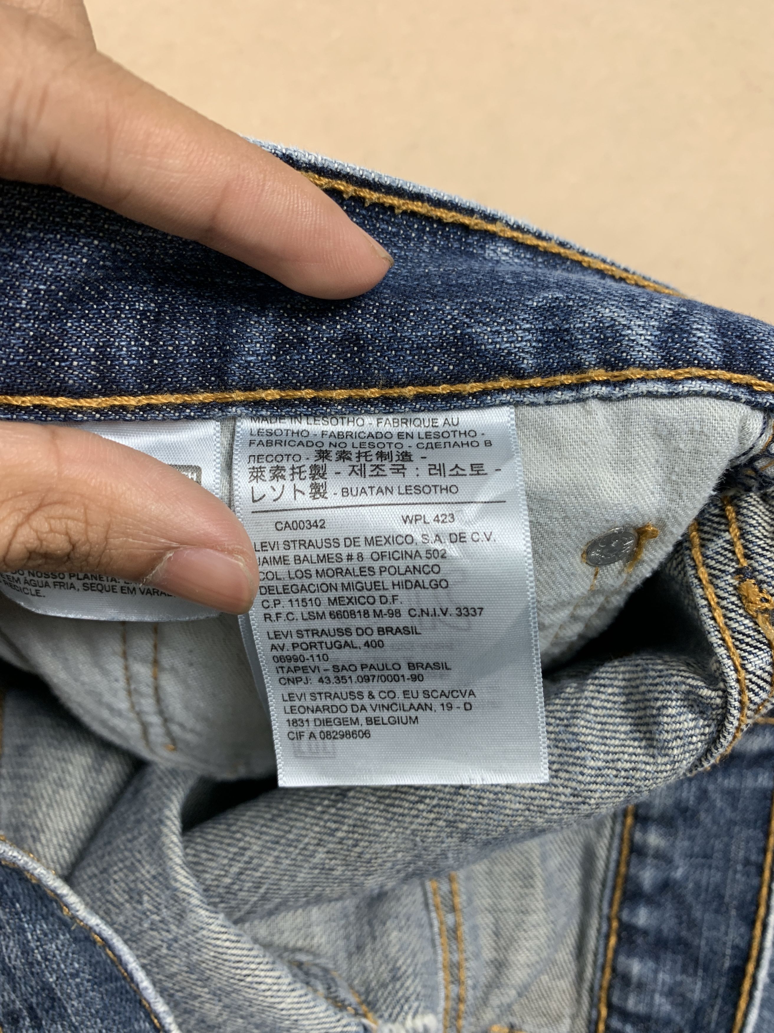 Levi's × Vintage Vintage Levis 559 Straight Cut Faded Blue Jeans Size US 33 - 14 Thumbnail