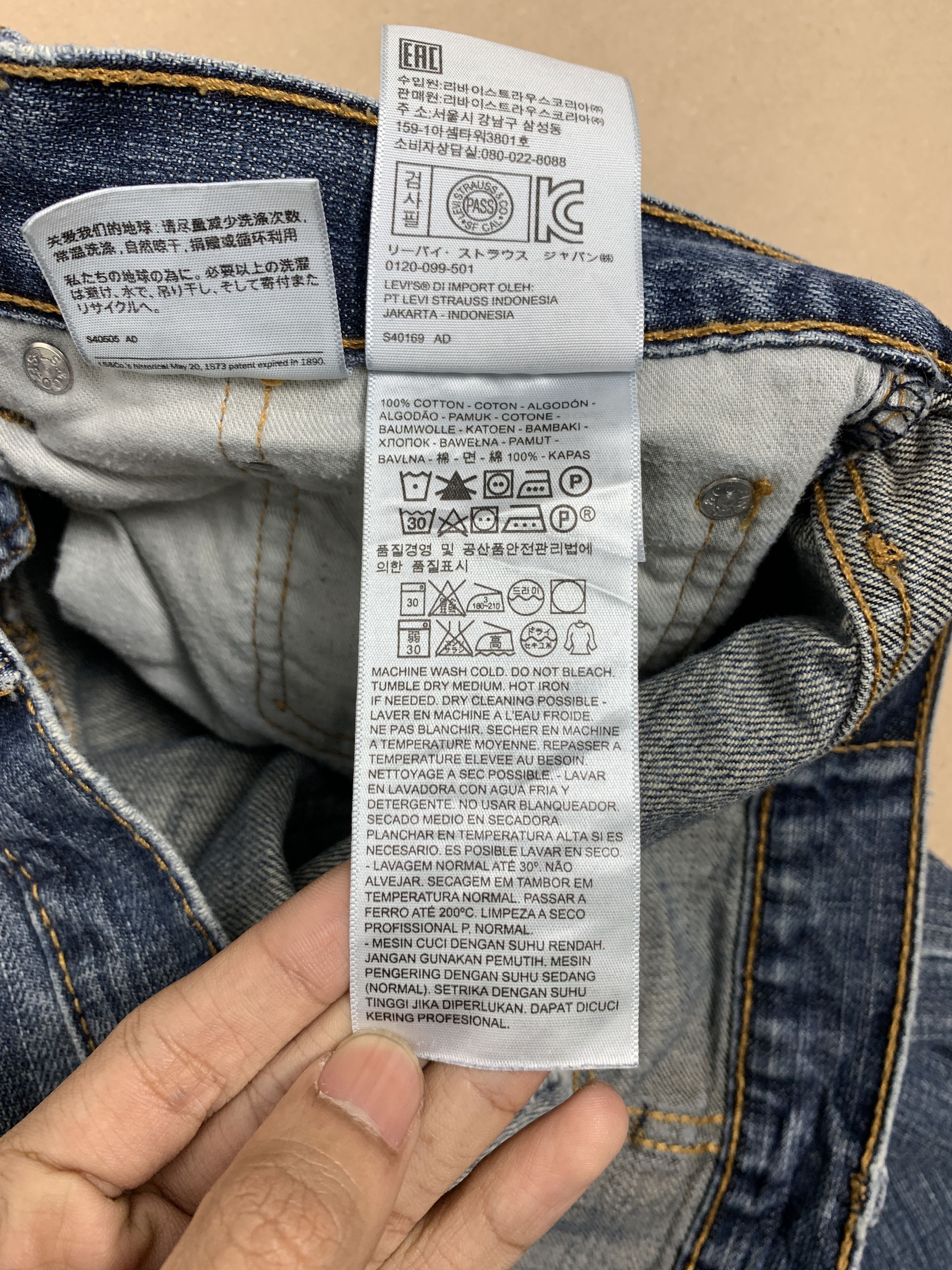 Levi's × Vintage Vintage Levis 559 Straight Cut Faded Blue Jeans Size US 33 - 15 Thumbnail