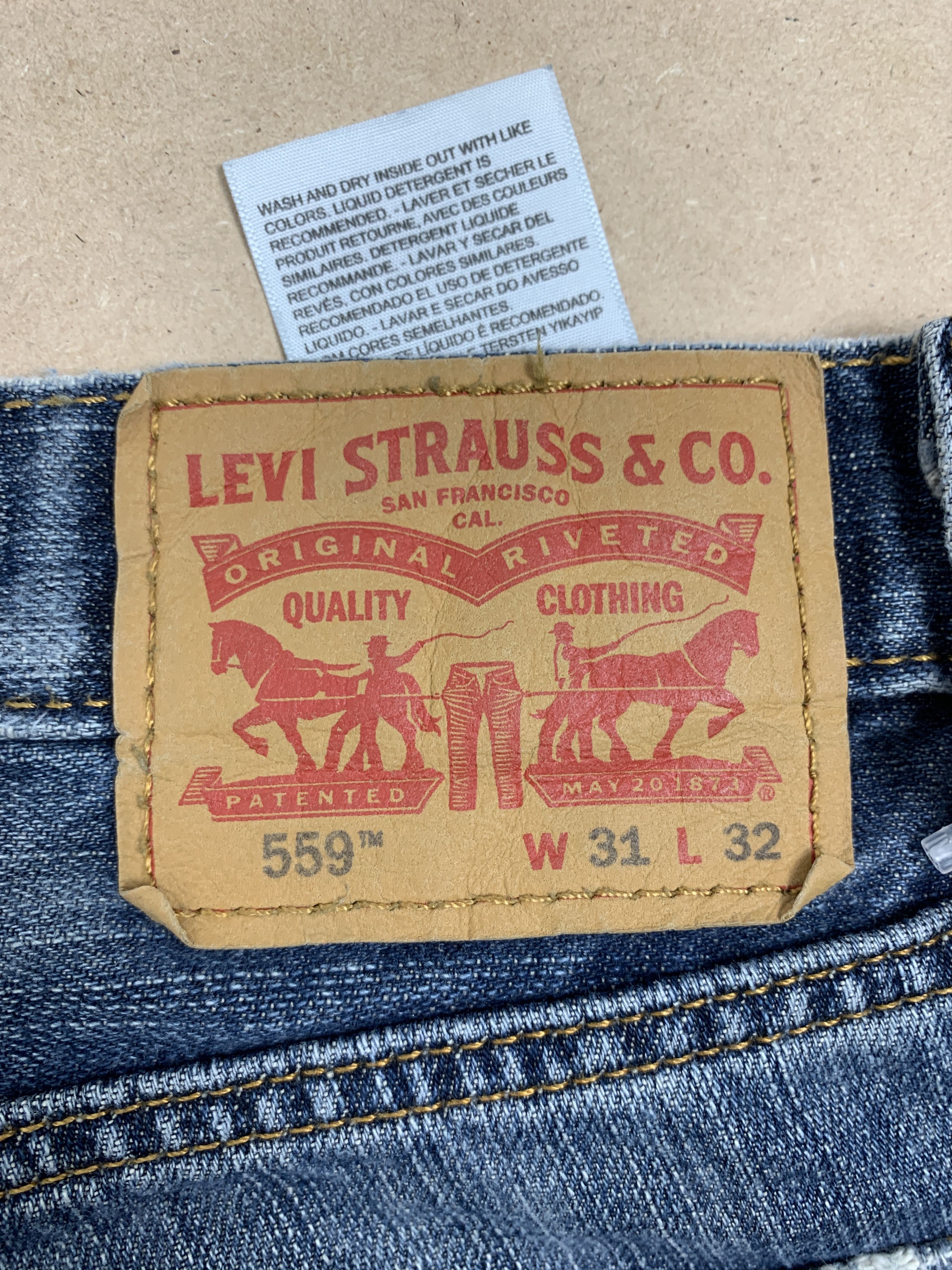 Levi's × Vintage Vintage Levis 559 Straight Cut Faded Blue Jeans Size US 33 - 7 Thumbnail