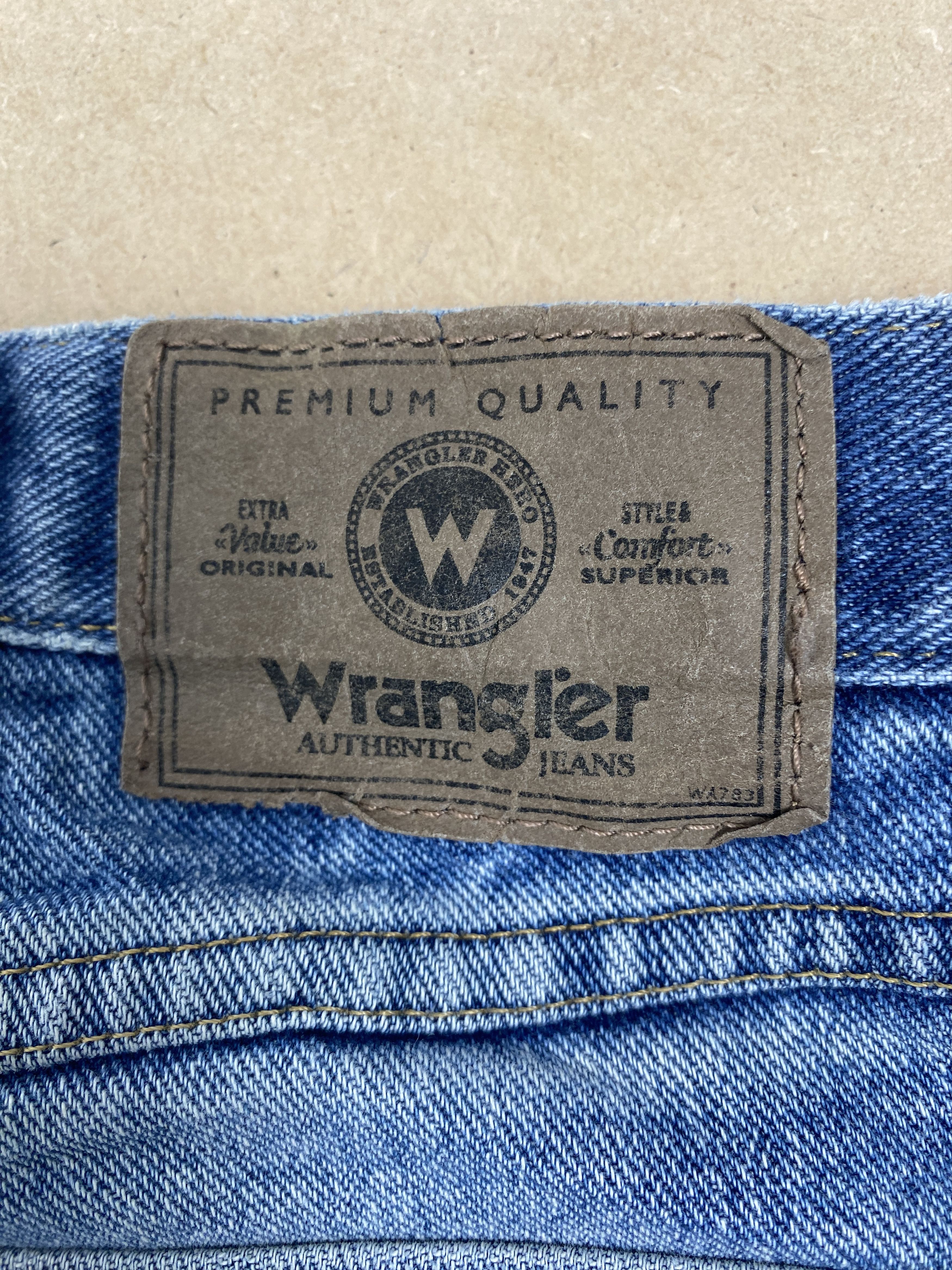 Vintage Vintage 90s Wrangler Straight Cut Distressed Faded Jeans Size US 36 / EU 52 - 9 Thumbnail