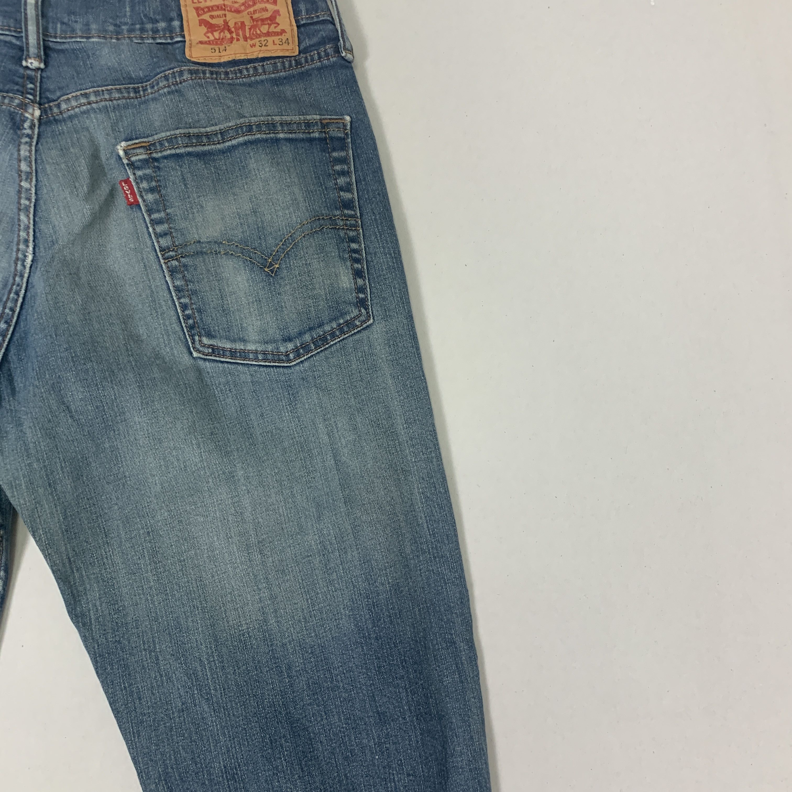Levi's Vintage Levis 514 Distressed Faded Mid Wash Jeans Size US 32 / EU 48 - 16 Thumbnail