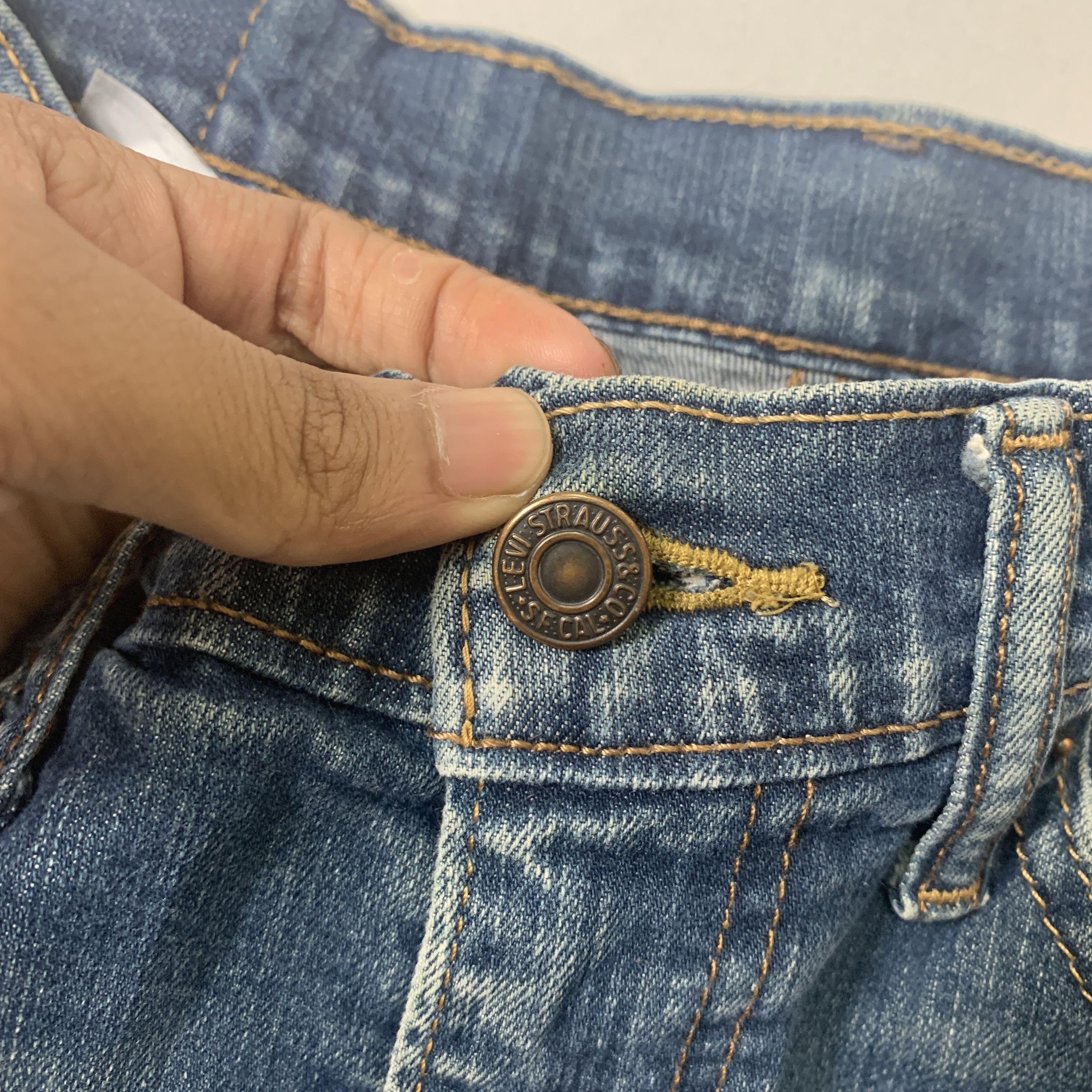 Levi's Vintage Levis 514 Distressed Faded Mid Wash Jeans Size US 32 / EU 48 - 5 Thumbnail