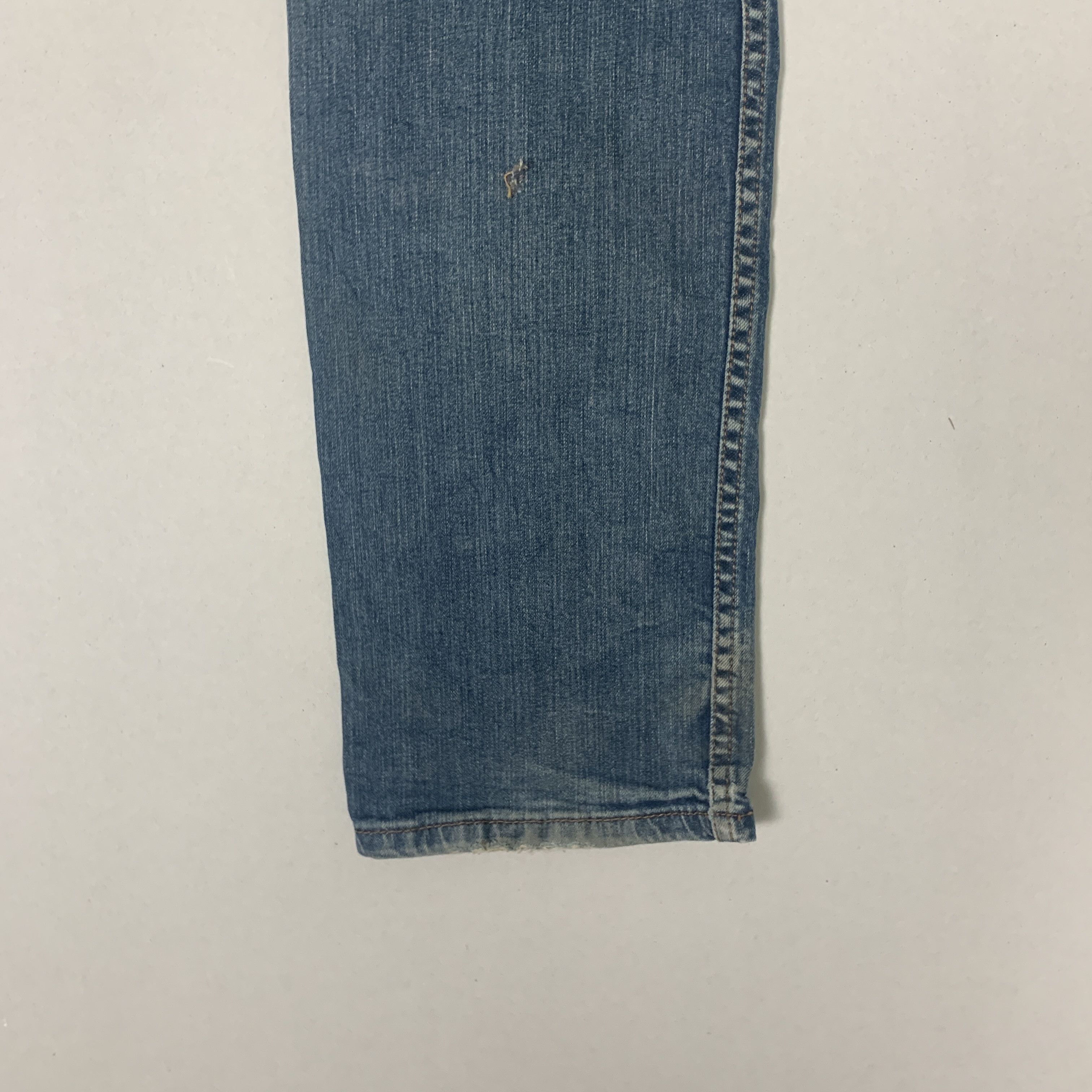 Levi's Vintage Levis 514 Distressed Faded Mid Wash Jeans Size US 32 / EU 48 - 18 Thumbnail