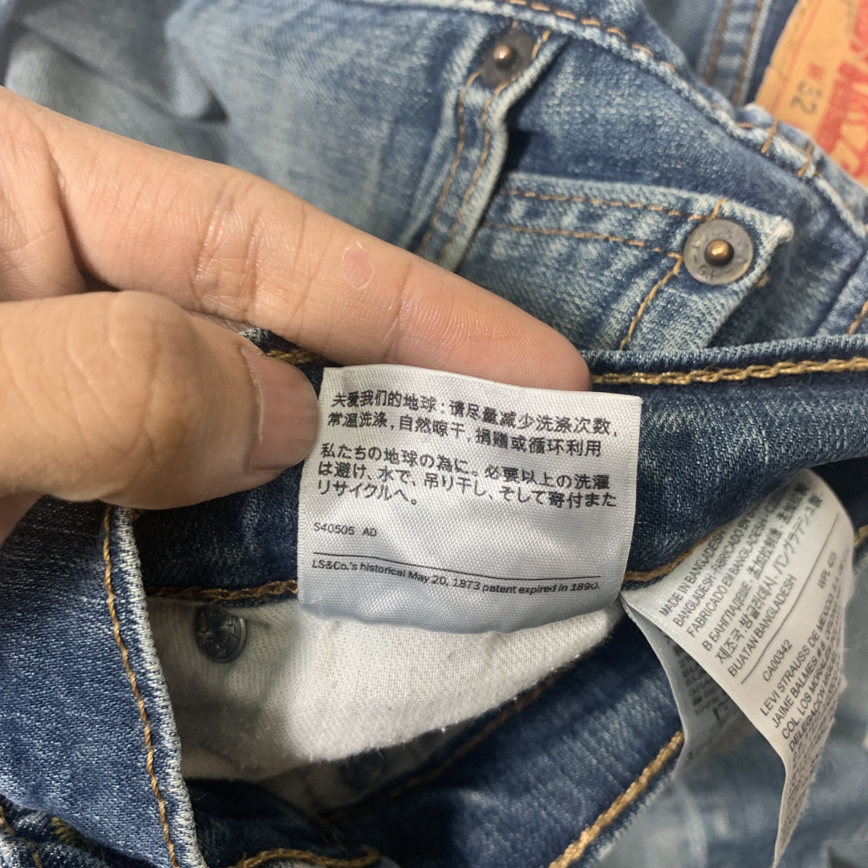Levi's Vintage Levis 514 Distressed Faded Mid Wash Jeans Size US 32 / EU 48 - 8 Thumbnail