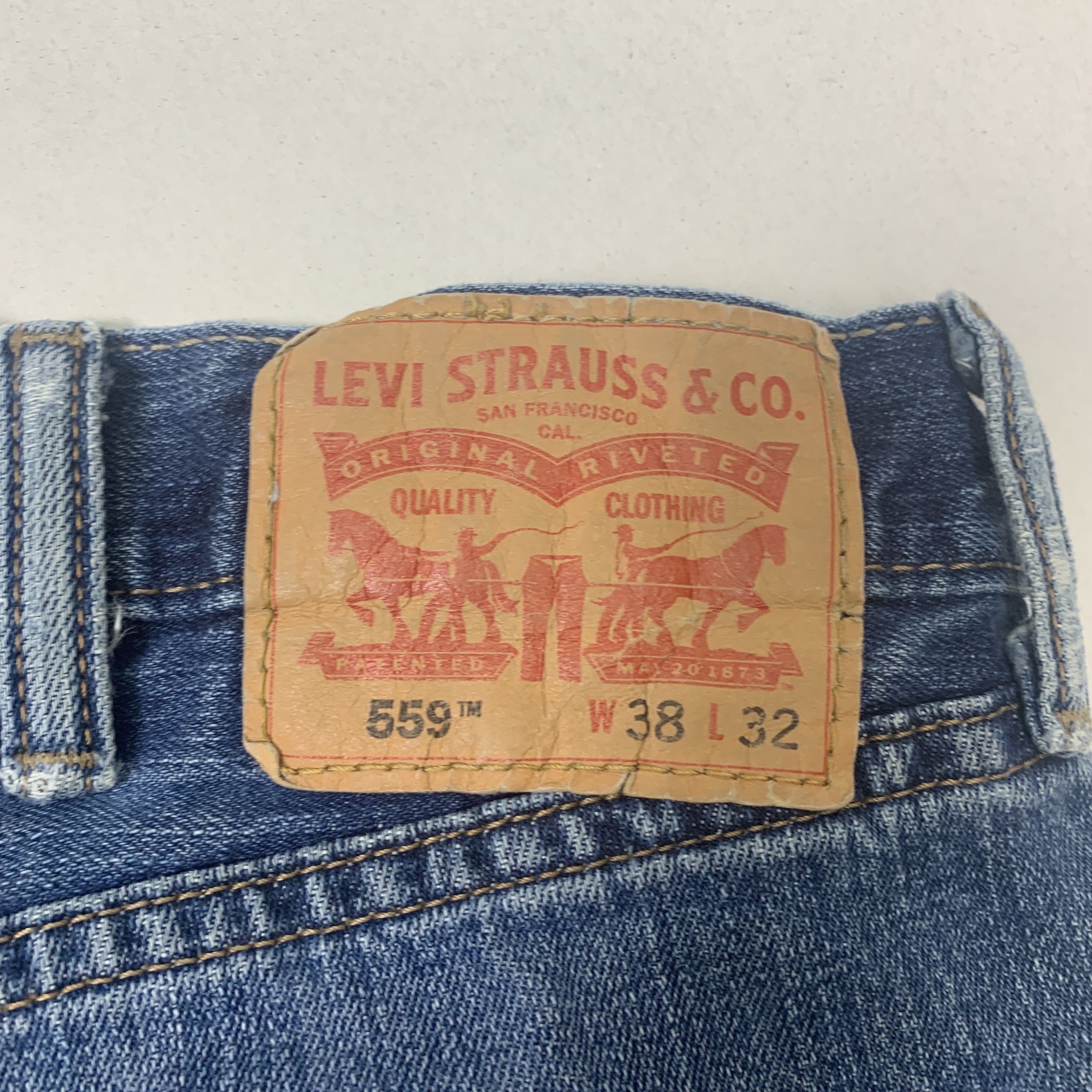 Levi's × Vintage Vintage LEVI'S 559 Distressed Faded Mid Wash Jeans Size US 40 / EU 56 - 11 Thumbnail