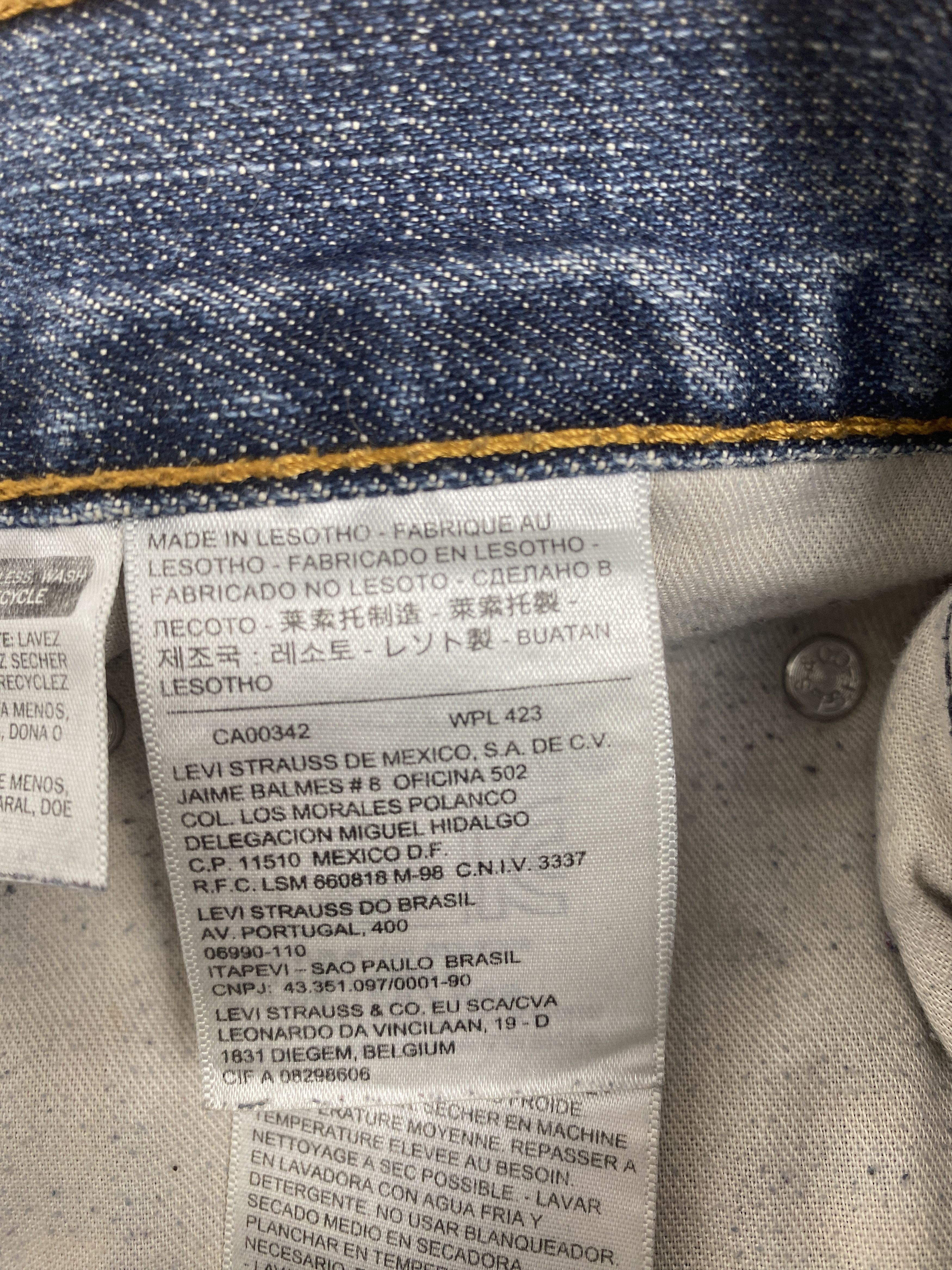 Levi's Vintage Levis 559 Straight Cut Distressed Faded Blue Jeans Size US 41 - 14 Thumbnail