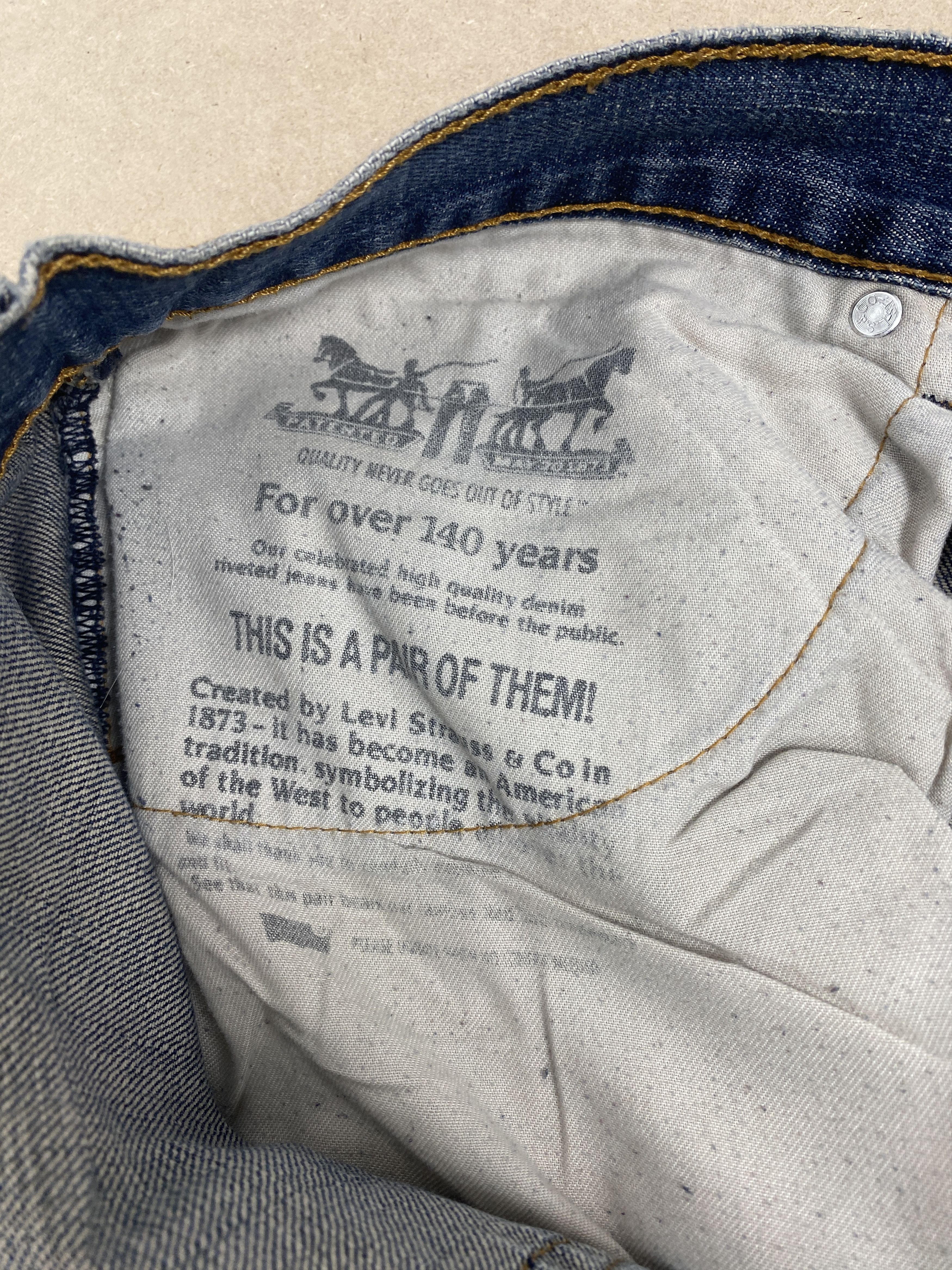 Levi's Vintage Levis 559 Straight Cut Distressed Faded Blue Jeans Size US 41 - 12 Thumbnail