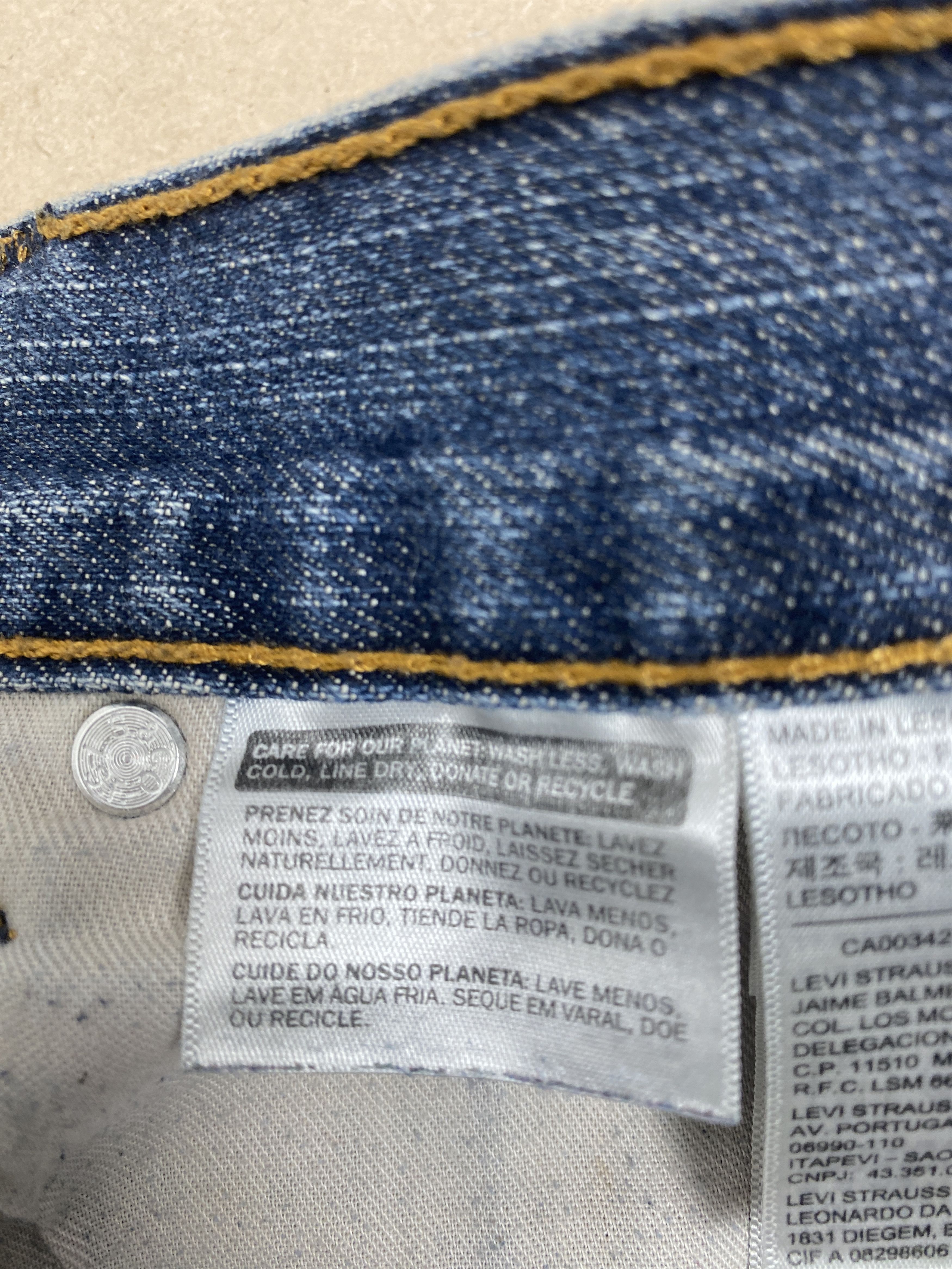 Levi's Vintage Levis 559 Straight Cut Distressed Faded Blue Jeans Size US 41 - 13 Thumbnail