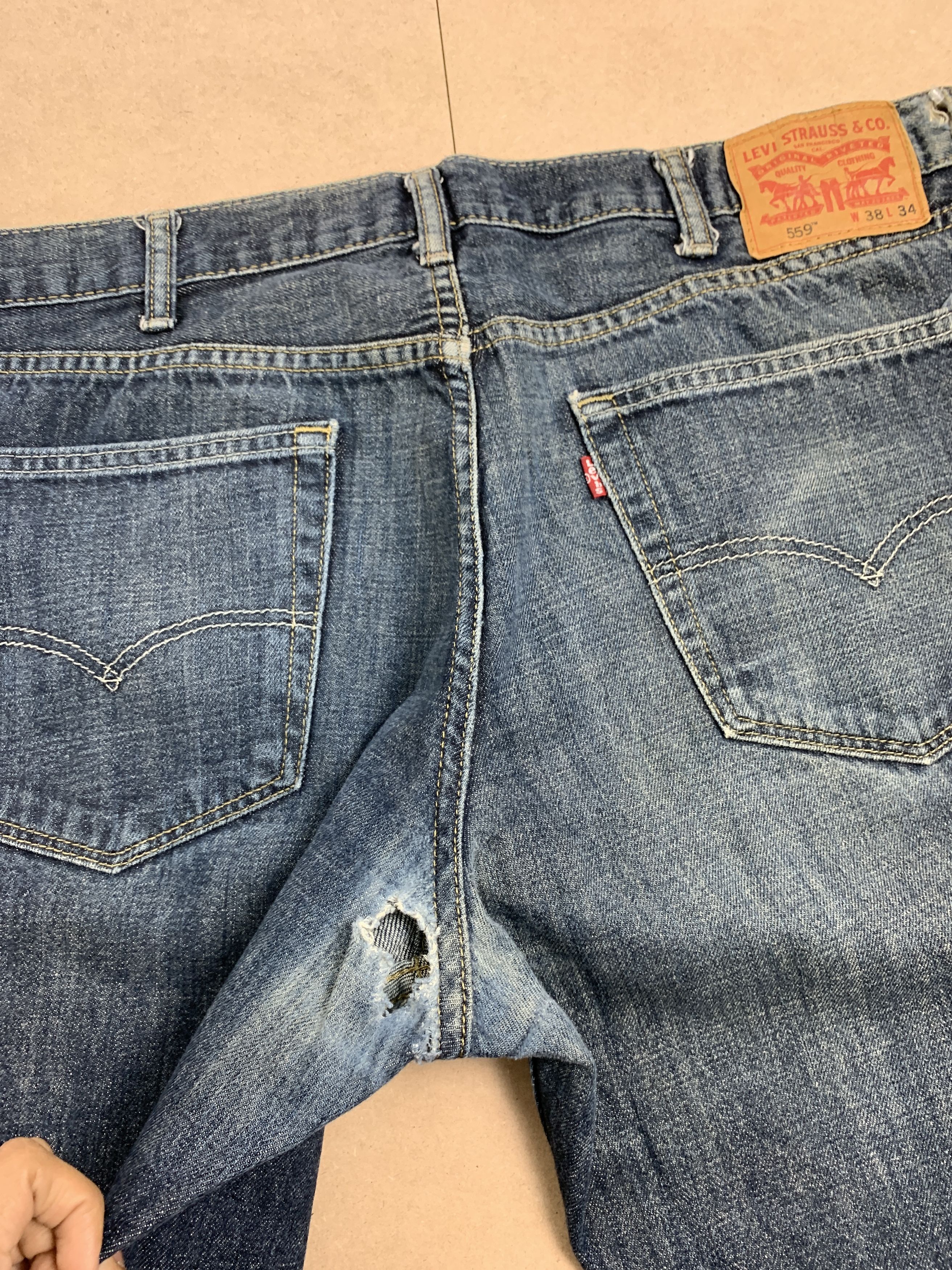 Levi's Vintage Levis 559 Straight Cut Distressed Blue Jeans Size US 38 / EU 54 - 8 Thumbnail