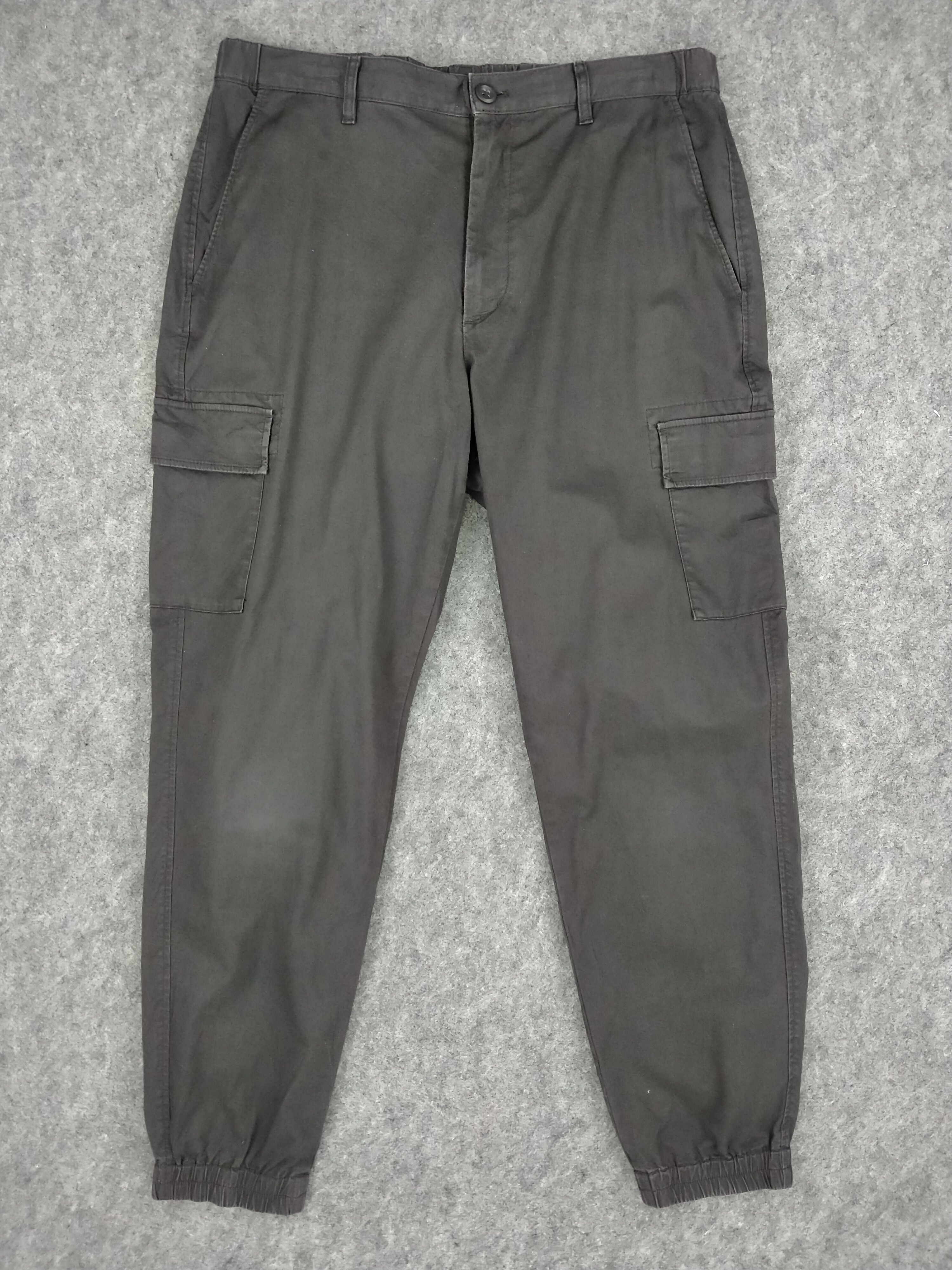image of Uniqlo Cargo Multi Pocket Pants 33X28.5 Cp092 in Black, Men's
