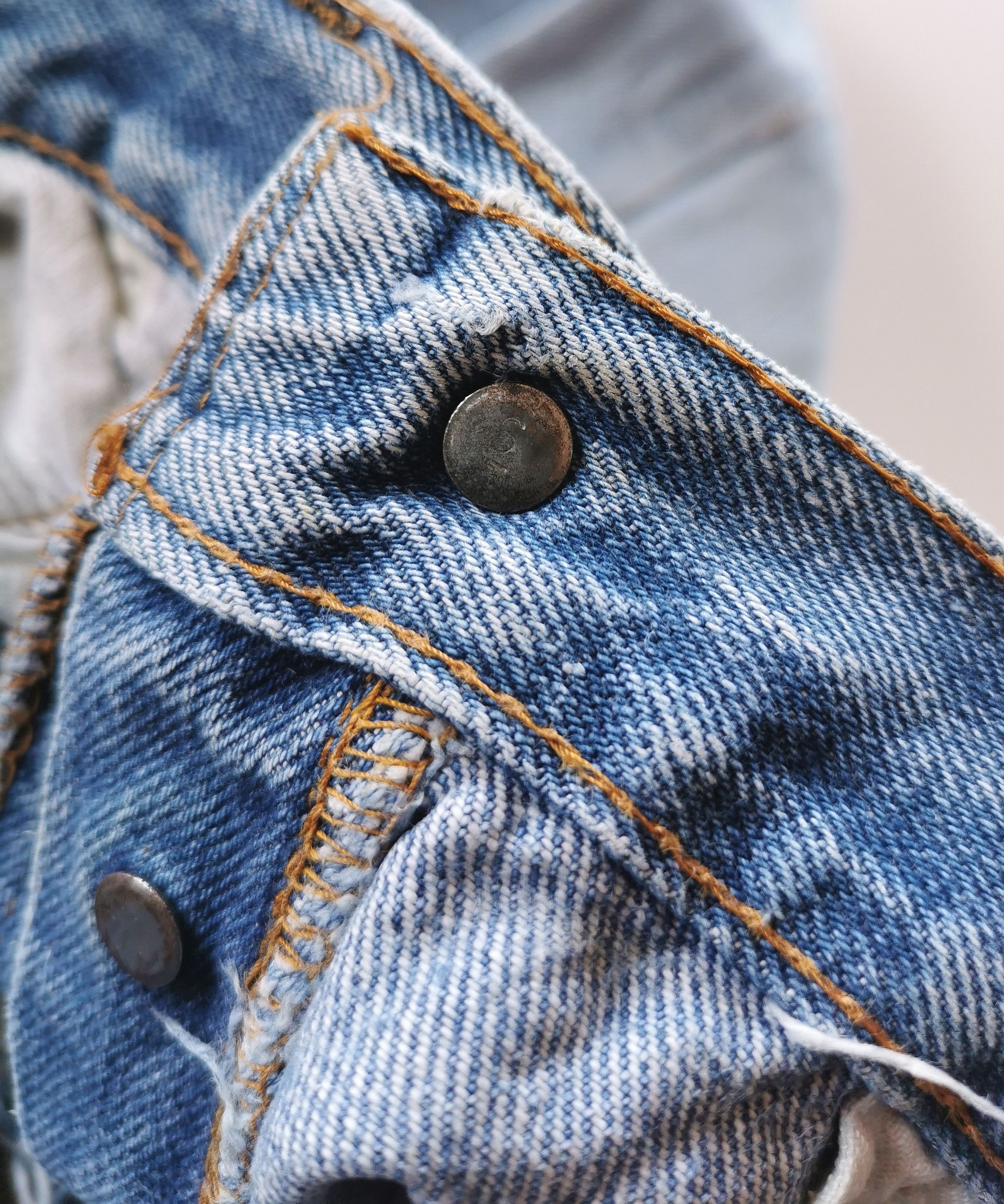 Levi's 80s Vintage Levis Button 6 Lot 501 Selvedge Distressed Jean Size US 28 / EU 44 - 10 Thumbnail