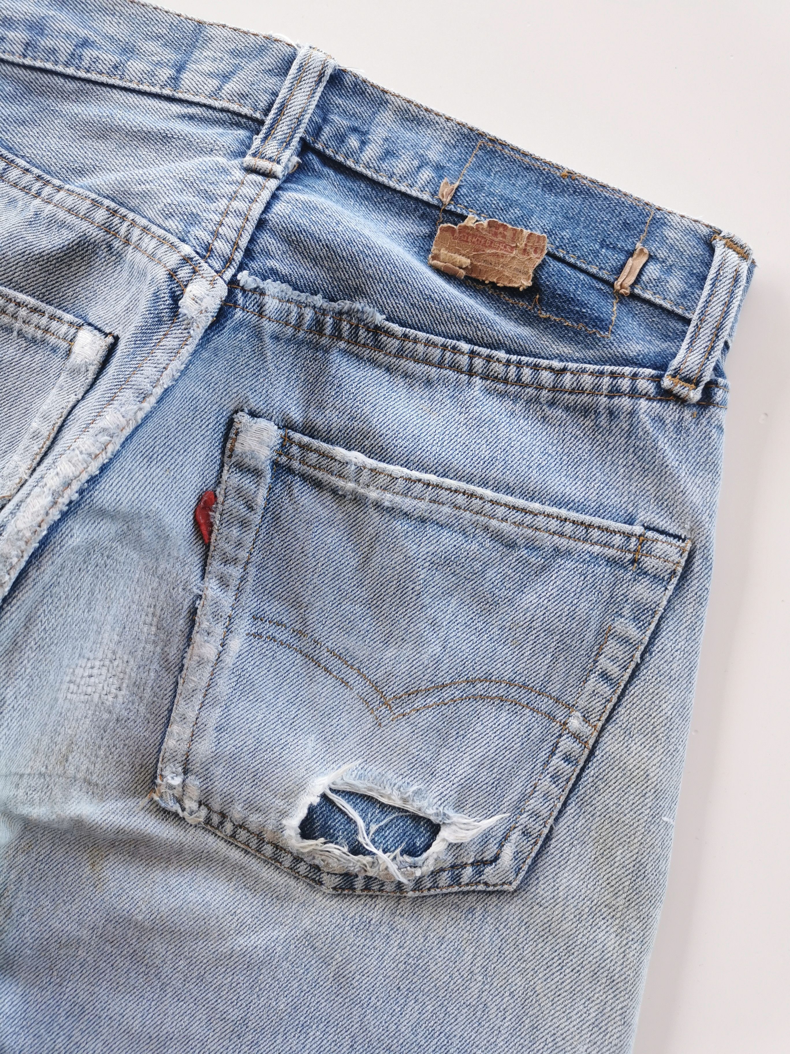 Levi's 80s Vintage Levis Button 6 Lot 501 Selvedge Distressed Jean Size US 28 / EU 44 - 9 Thumbnail