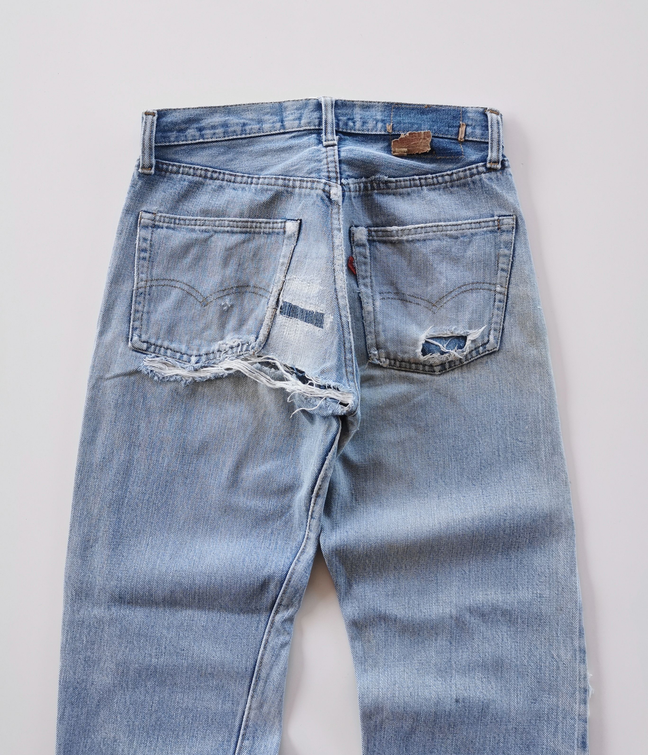 Levi's 80s Vintage Levis Button 6 Lot 501 Selvedge Distressed Jean Size US 28 / EU 44 - 7 Thumbnail