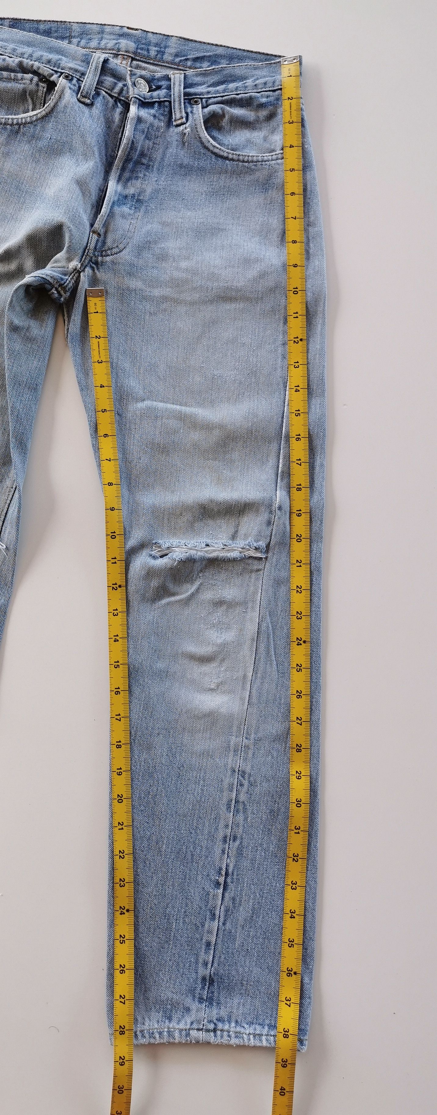 Levi's 80s Vintage Levis Button 6 Lot 501 Selvedge Distressed Jean Size US 28 / EU 44 - 13 Thumbnail