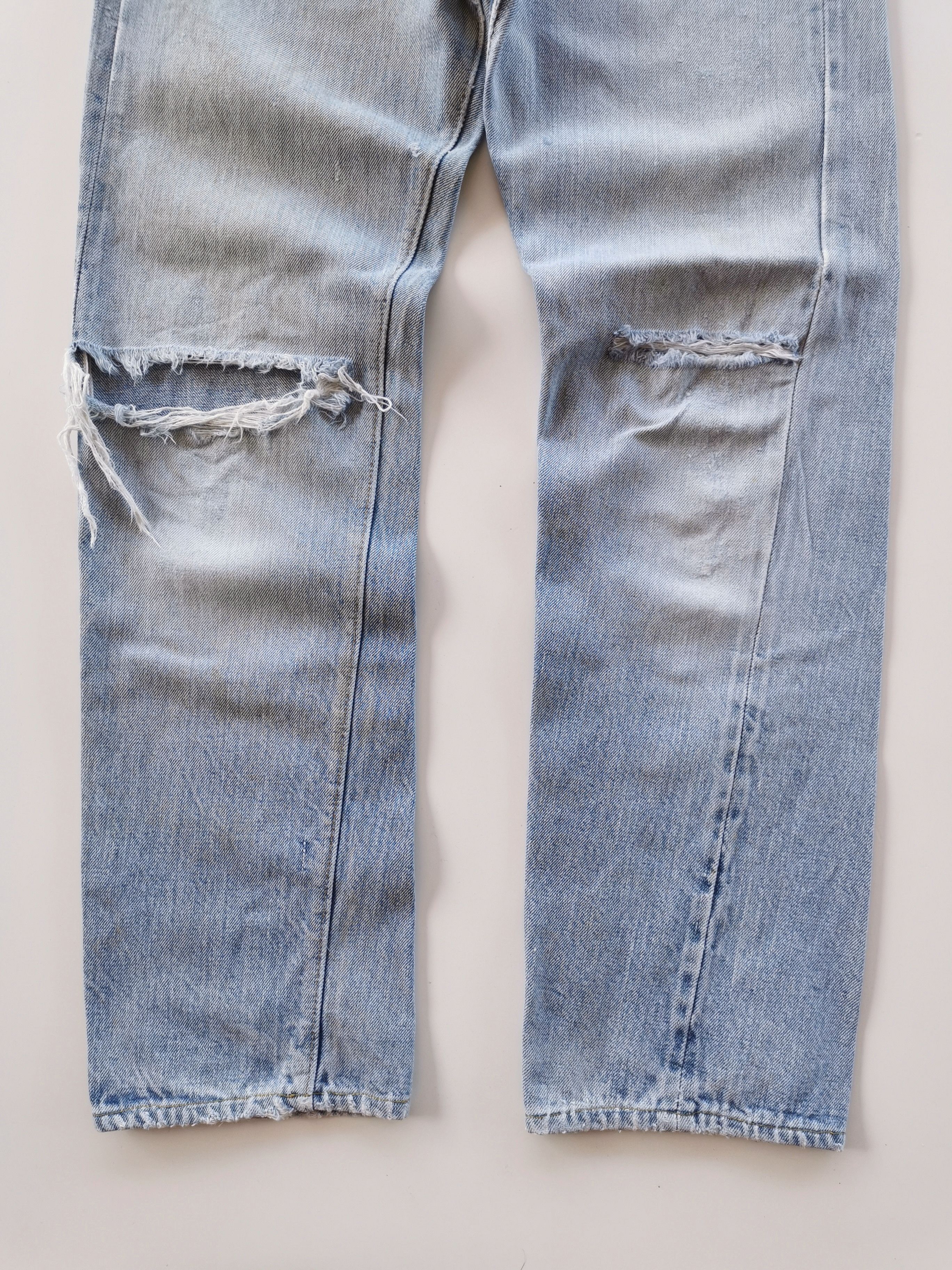 Levi's 80s Vintage Levis Button 6 Lot 501 Selvedge Distressed Jean Size US 28 / EU 44 - 3 Thumbnail