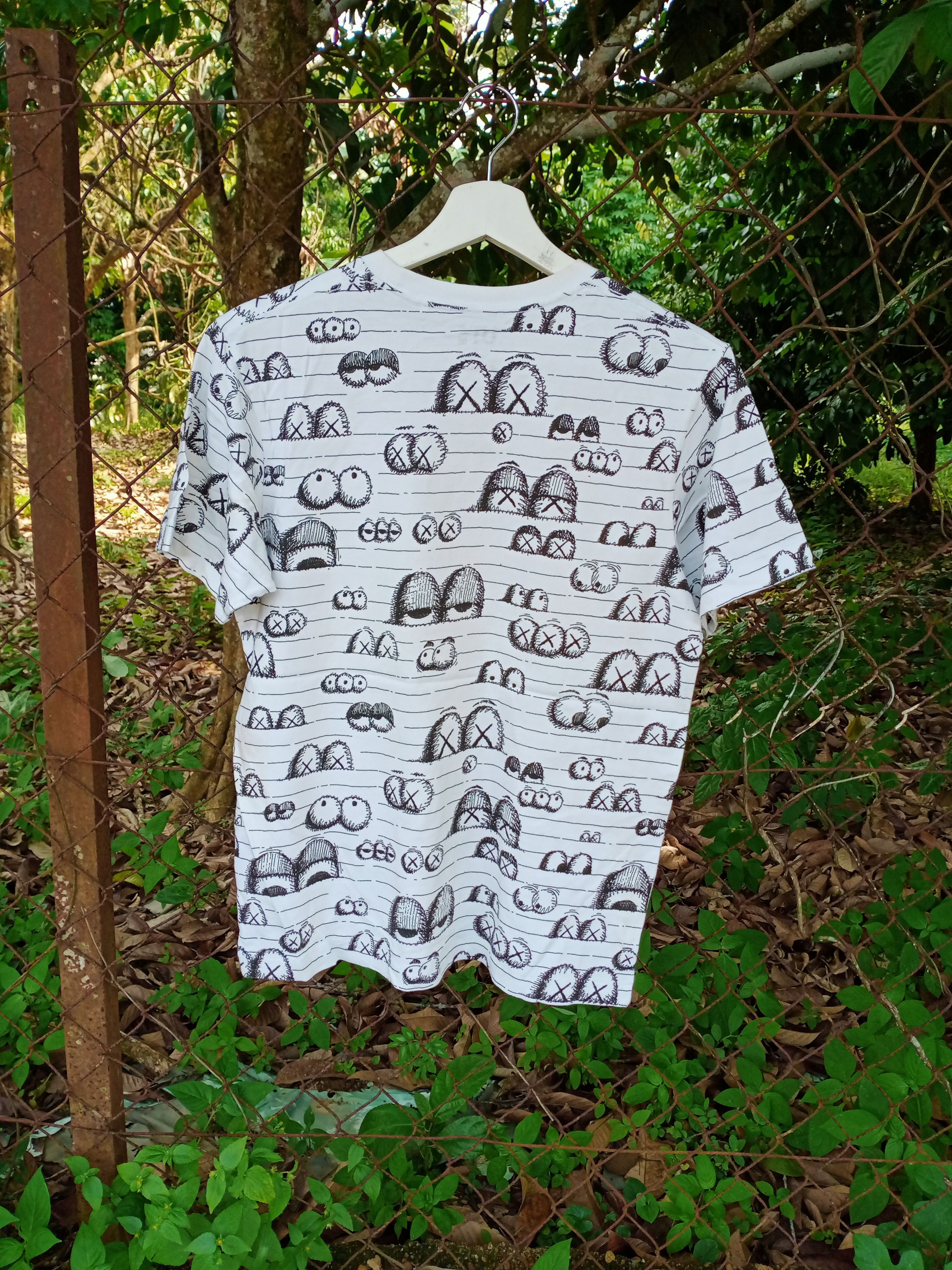 Kaws × Uniqlo Kaws x Uniqlo Full Printed Shirts Rare Design Size US S / EU 44-46 / 1 - 2 Thumbnail