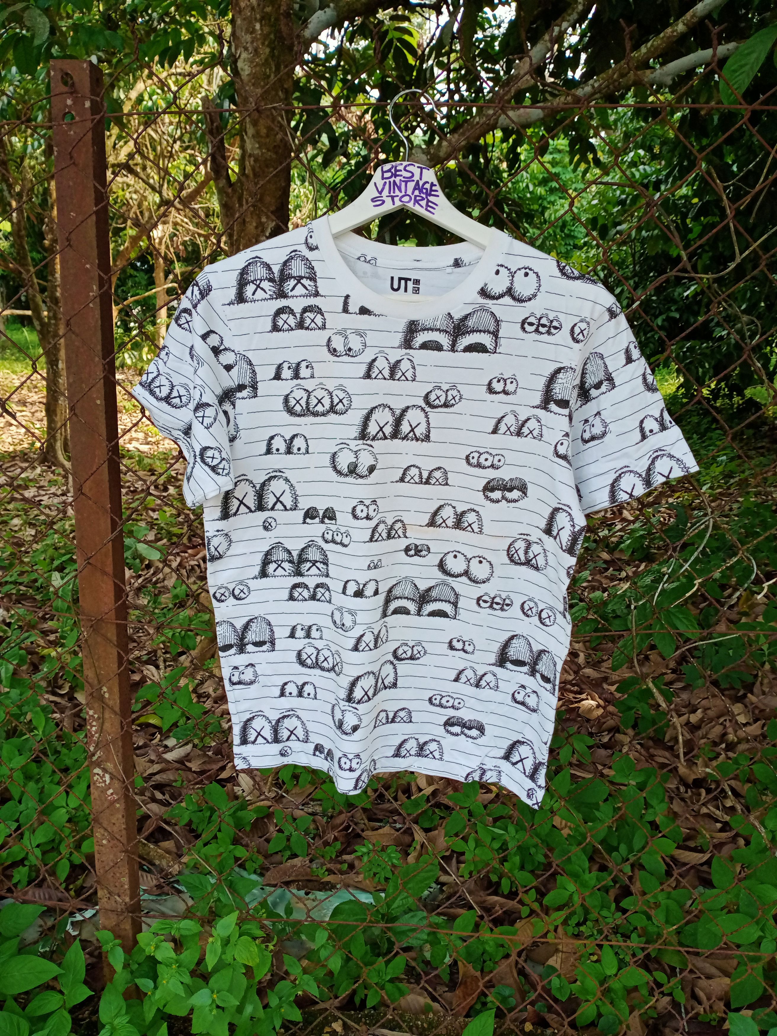 Kaws × Uniqlo Kaws x Uniqlo Full Printed Shirts Rare Design Size US S / EU 44-46 / 1 - 1 Thumbnail