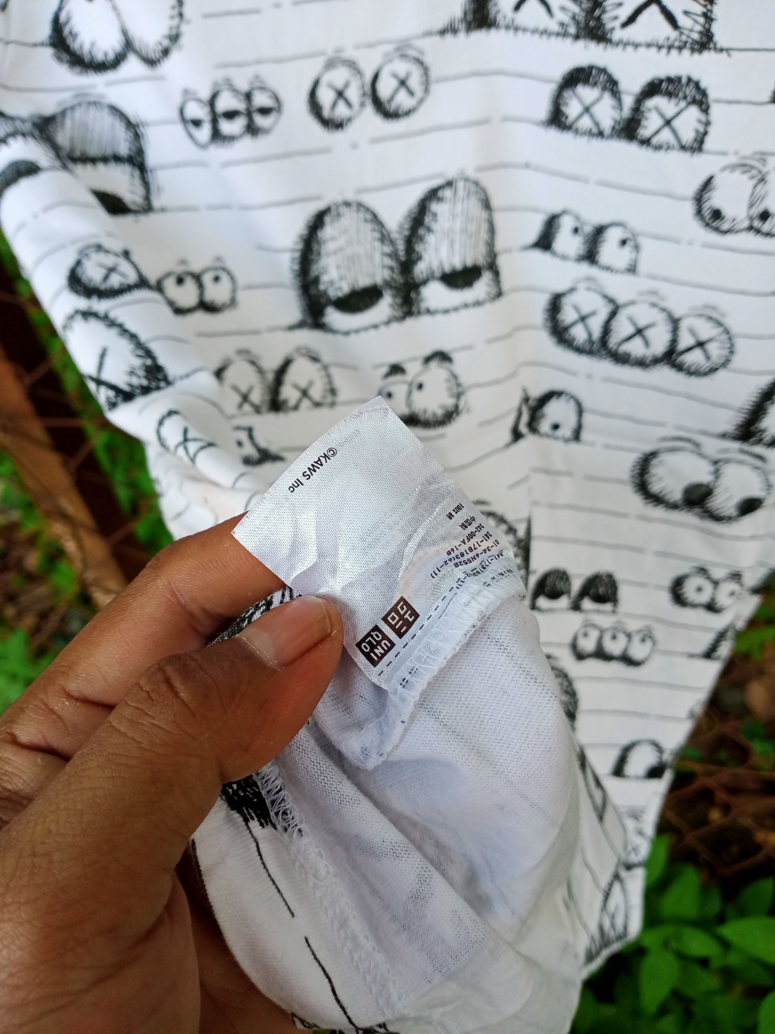 Kaws × Uniqlo Kaws x Uniqlo Full Printed Shirts Rare Design Size US S / EU 44-46 / 1 - 5 Thumbnail
