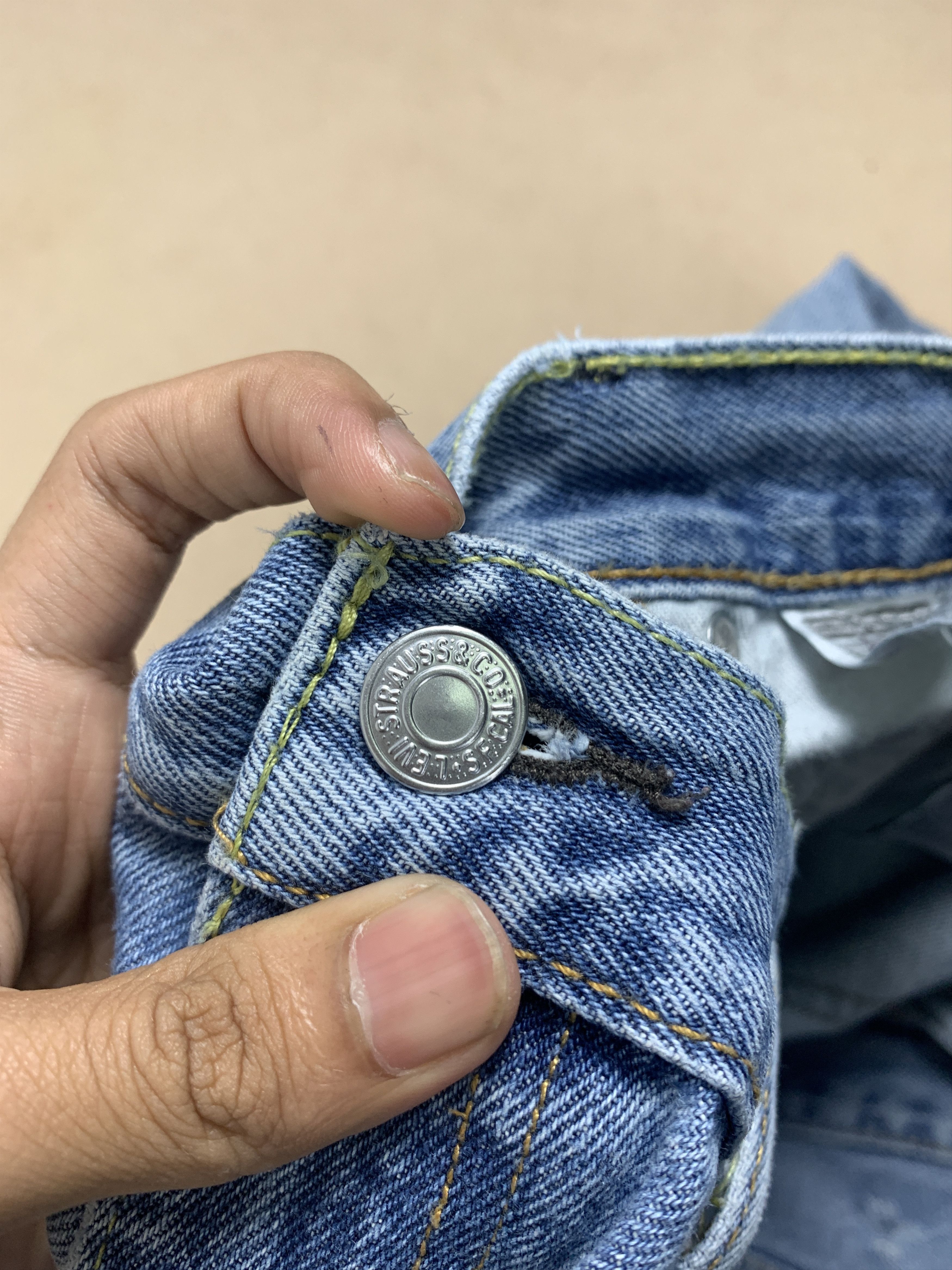Levi's × Vintage Vintage LEVI'S 560 Comfort Fit Light Was Jeans Size US 40 / EU 56 - 20 Thumbnail
