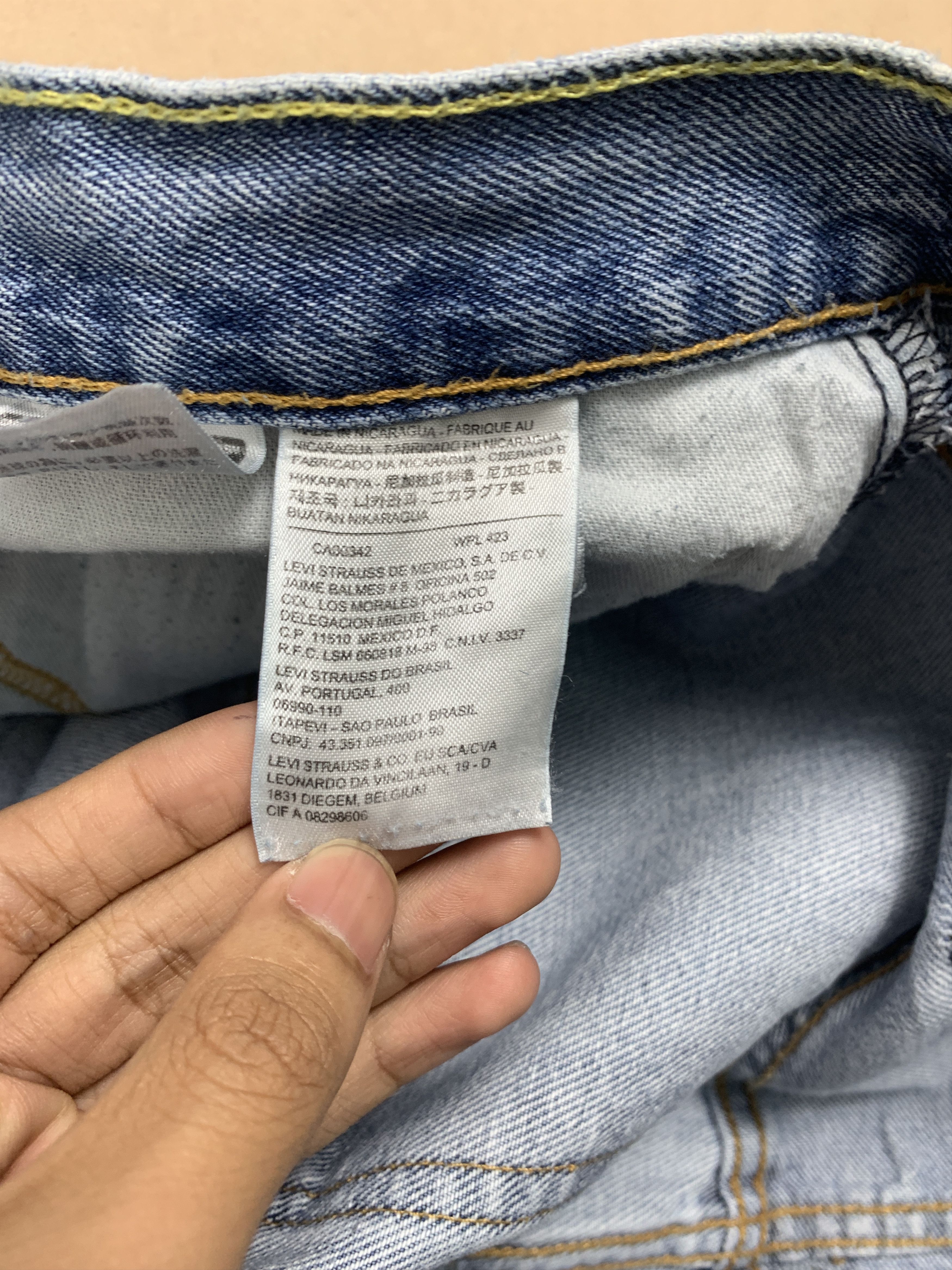 Levi's × Vintage Vintage LEVI'S 560 Comfort Fit Light Was Jeans Size US 40 / EU 56 - 13 Thumbnail