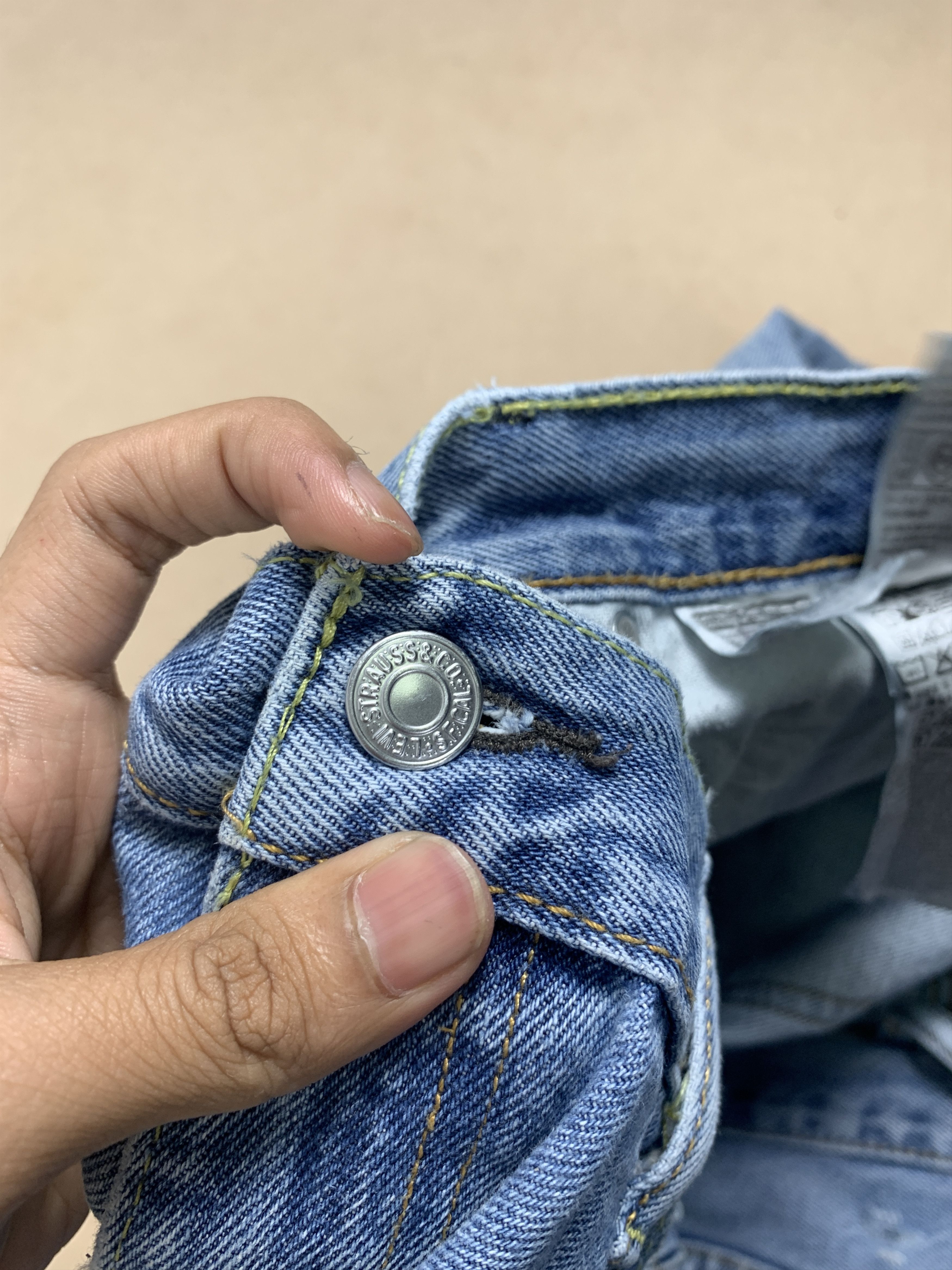 Levi's × Vintage Vintage LEVI'S 560 Comfort Fit Light Was Jeans Size US 40 / EU 56 - 19 Thumbnail