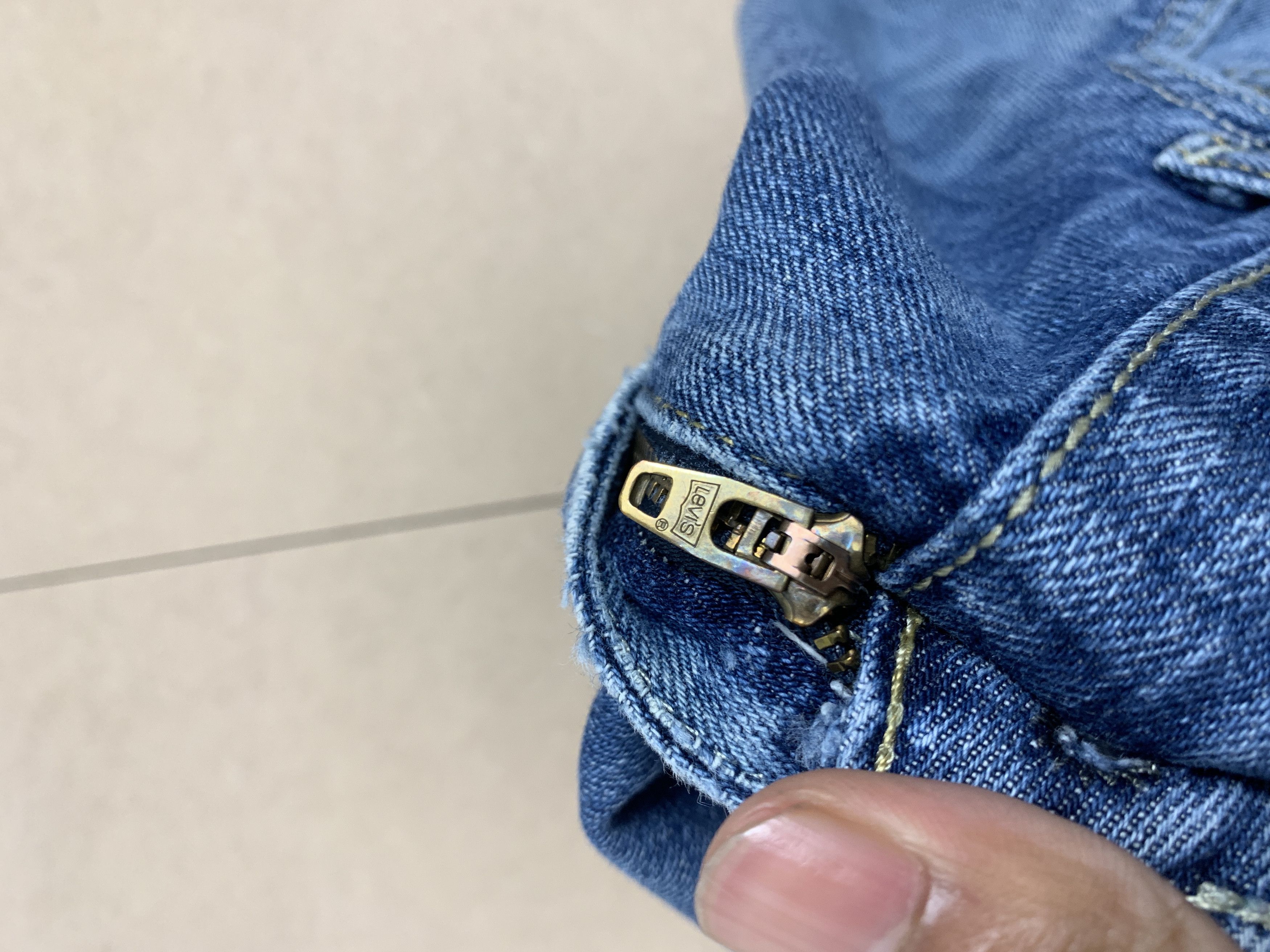 Levi's Vintage Levis 550 Straight Cut Distressed Faded Blue Jeans Size US 36 / EU 52 - 19 Thumbnail