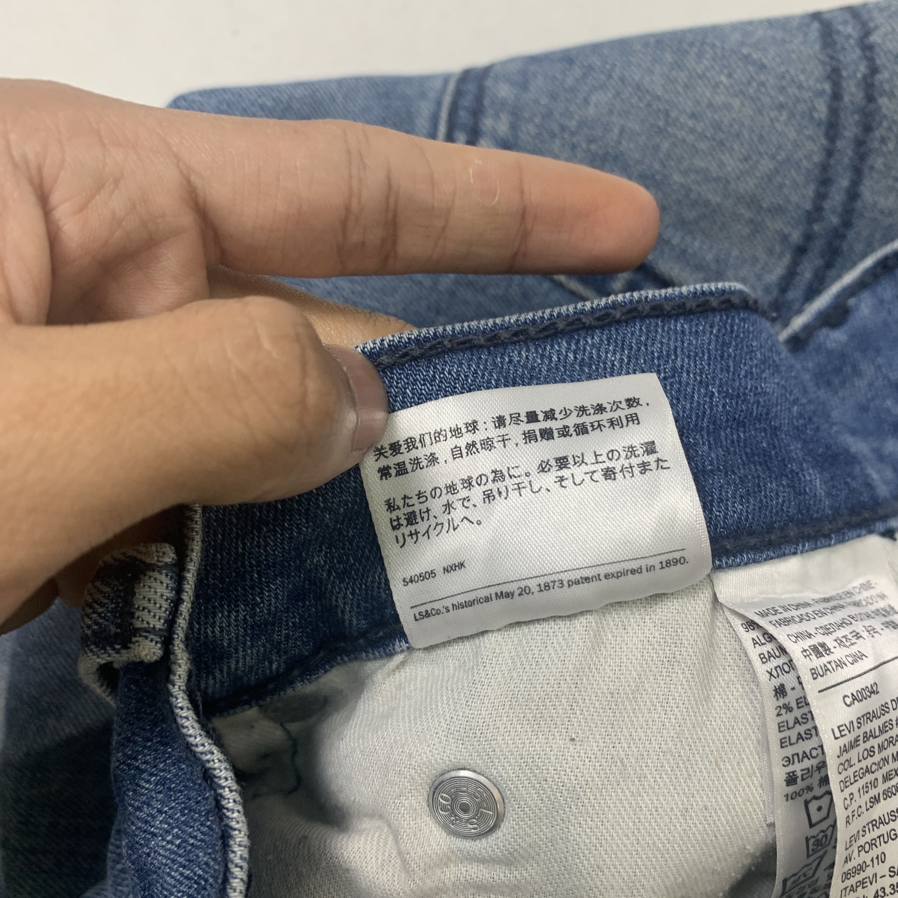 Levi's × Vintage Vintage LEVI'S 514 Faded Mid Wash Straight Cut Jeans Size US 38 / EU 54 - 15 Thumbnail