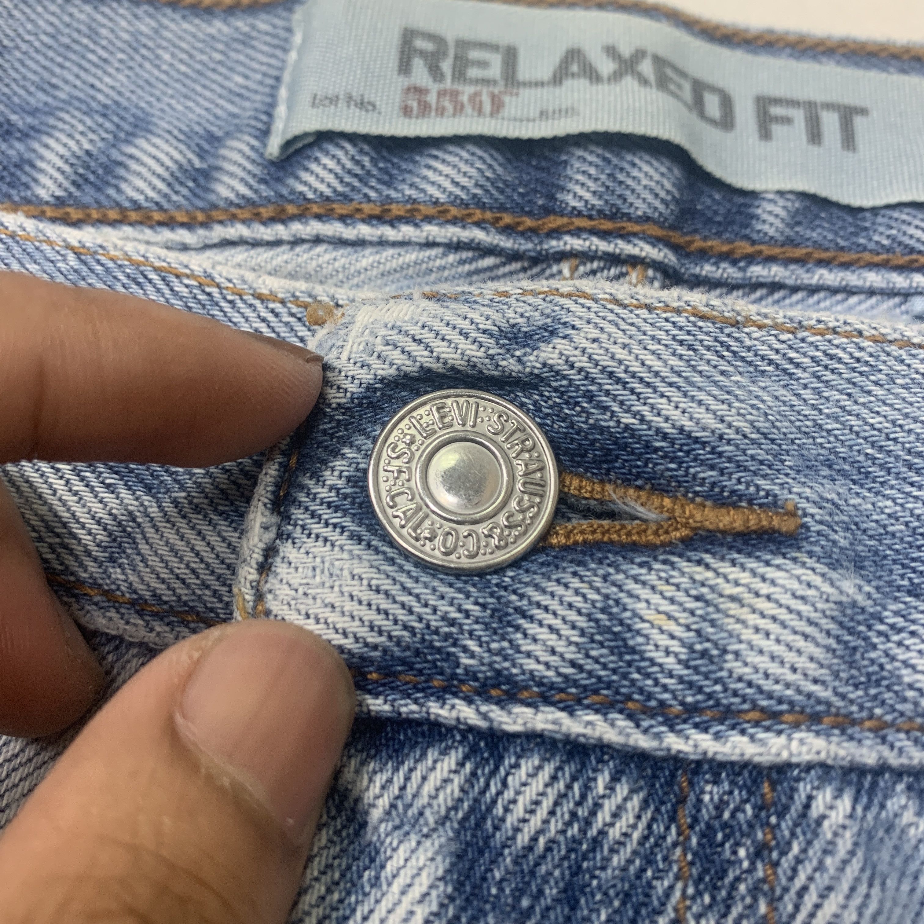 Levi's × Vintage Vintage LEVI'S 550 Distress Faded Straight Cut Mid Wash Size US 40 / EU 56 - 8 Thumbnail