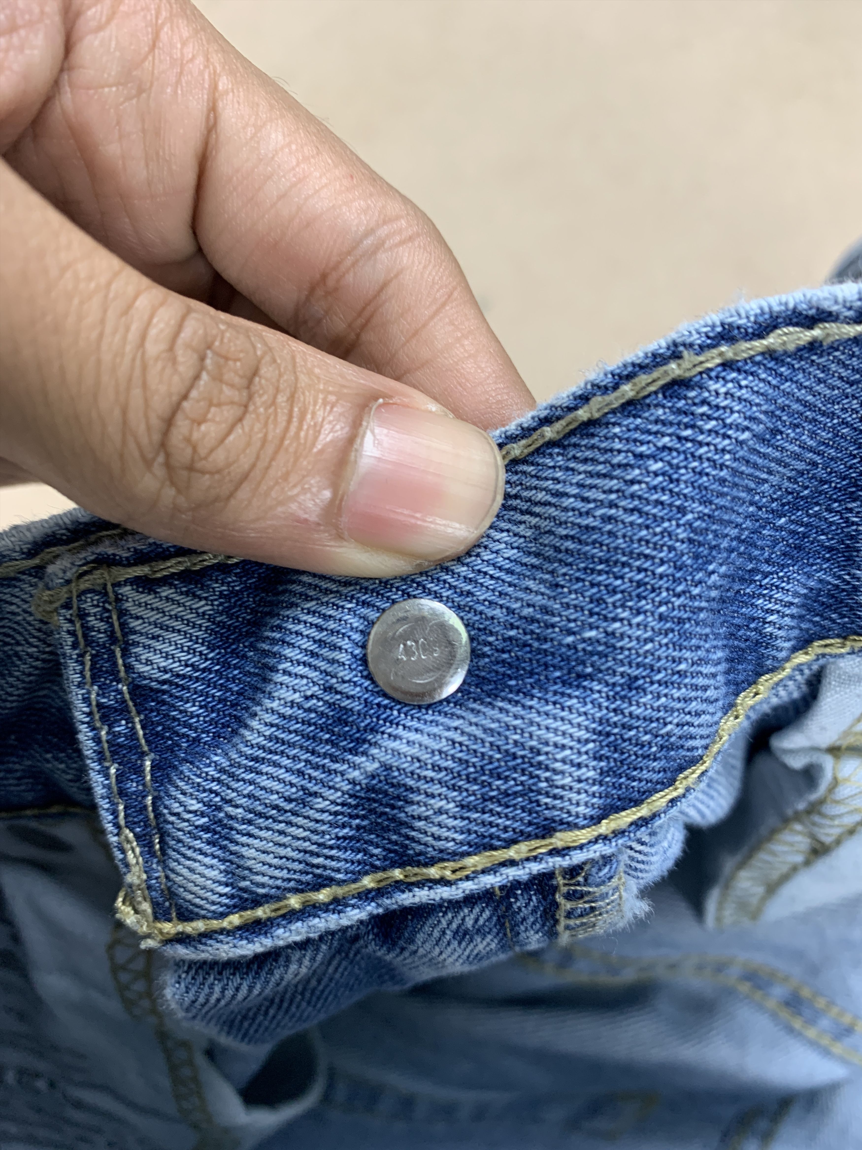Levi's × Vintage Vintage Levis 505 Distress Straight Cut Mid Wash Jeans Size US 32 / EU 48 - 16 Thumbnail