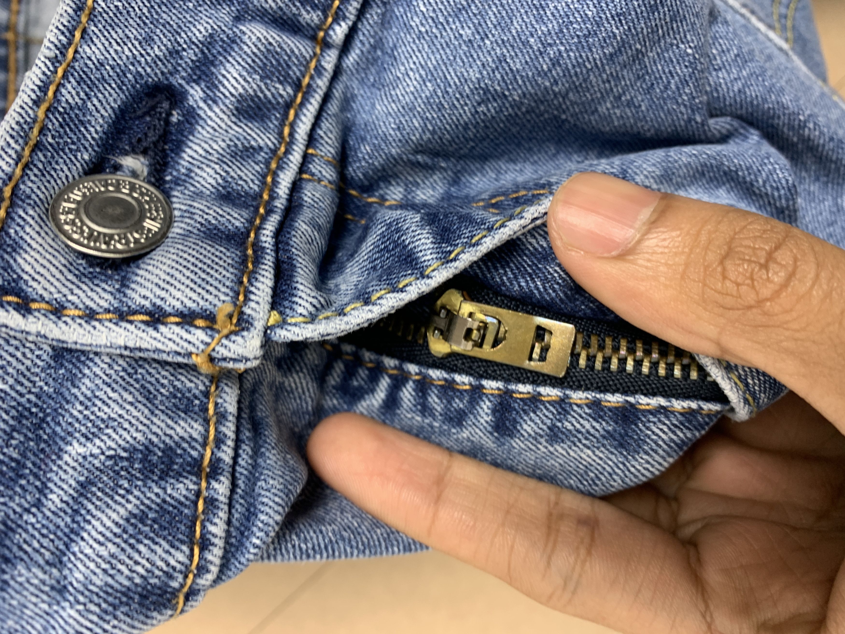 Levi's × Vintage Vintage Levis 541 Distressed Faded Mid Wash Jeans Size US 37 - 24 Thumbnail