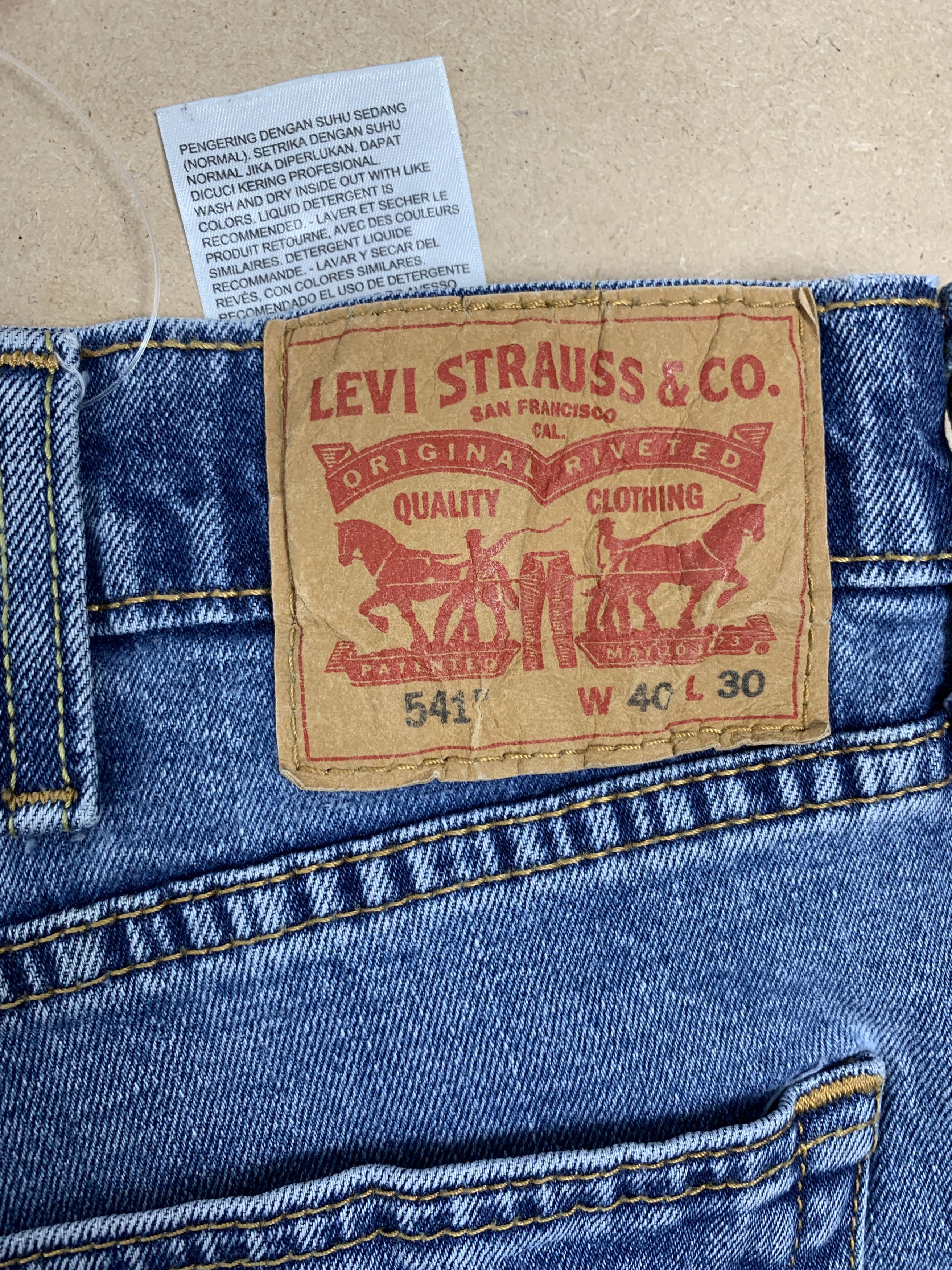 Levi's × Vintage Vintage Levis 541 Distressed Faded Mid Wash Jeans Size US 37 - 12 Thumbnail