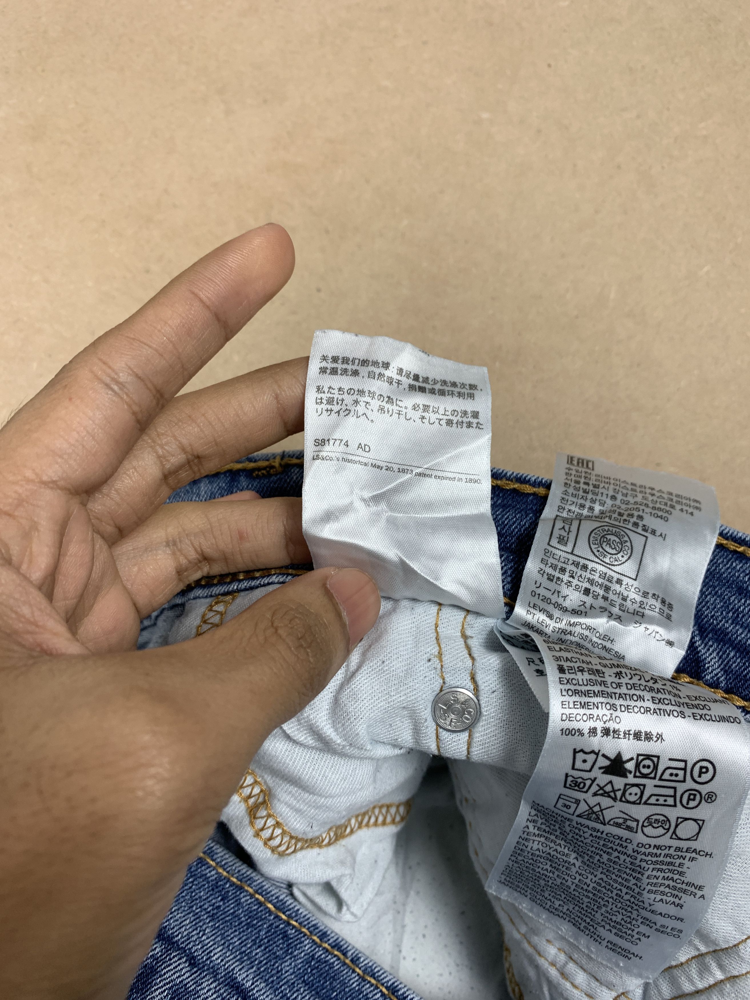 Levi's × Vintage Vintage Levis 541 Distressed Faded Mid Wash Jeans Size US 37 - 16 Thumbnail