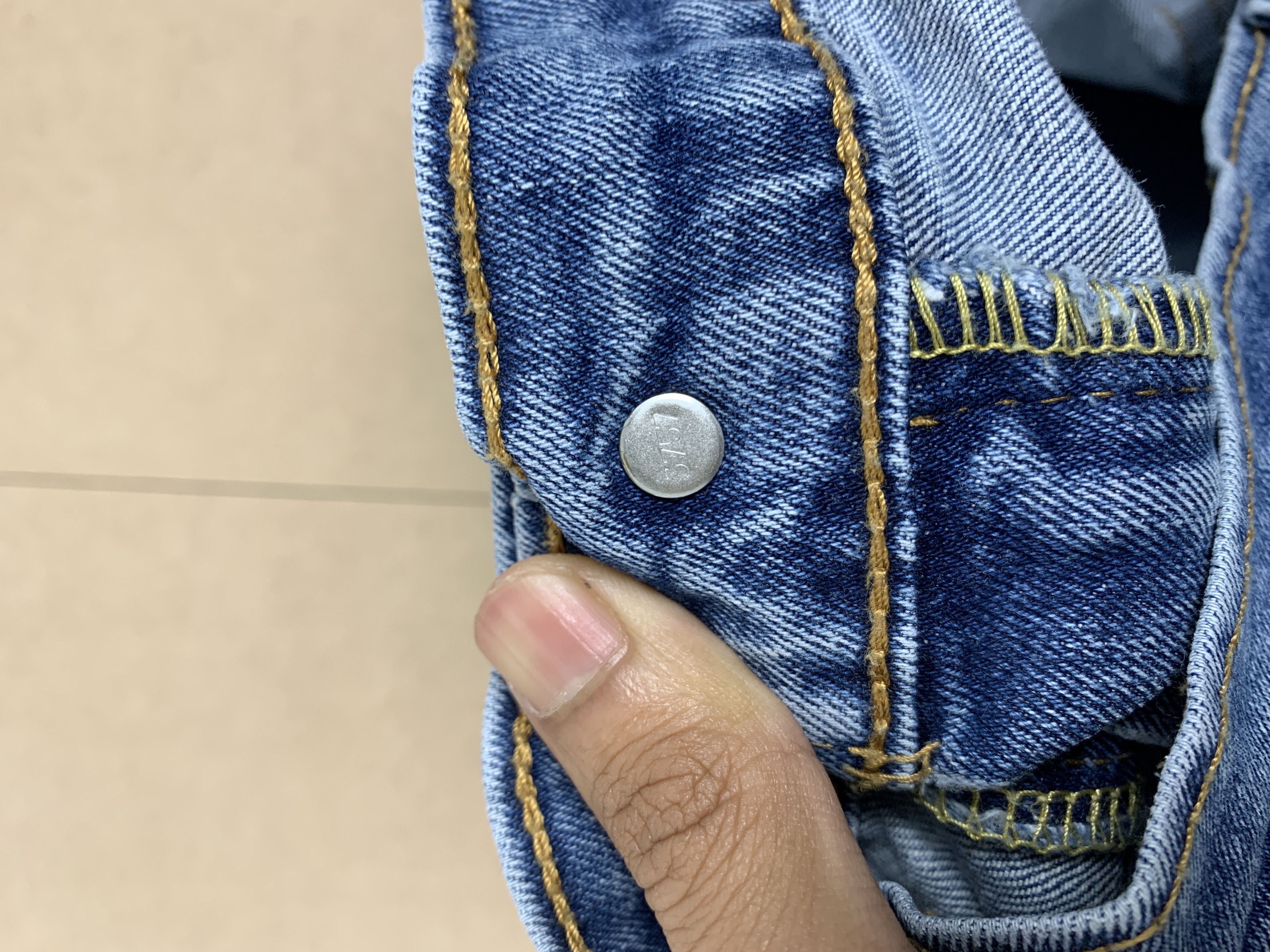 Levi's × Vintage Vintage Levis 541 Distressed Faded Mid Wash Jeans Size US 37 - 22 Thumbnail