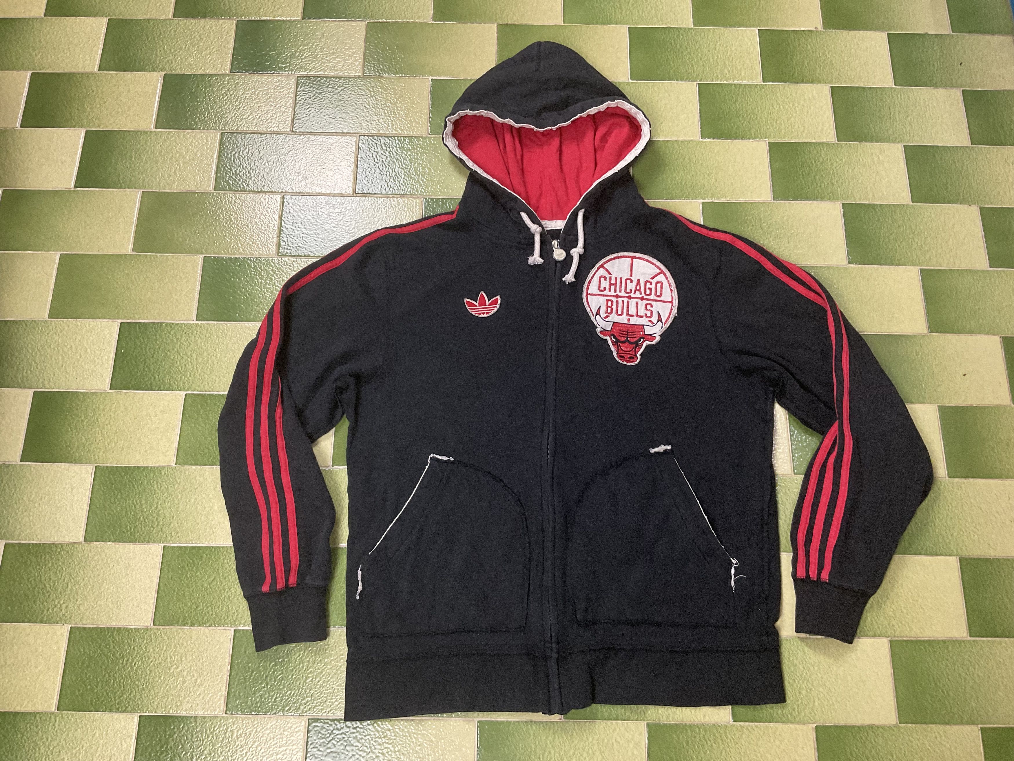 Adidas chicago bulls hoodie hotsell